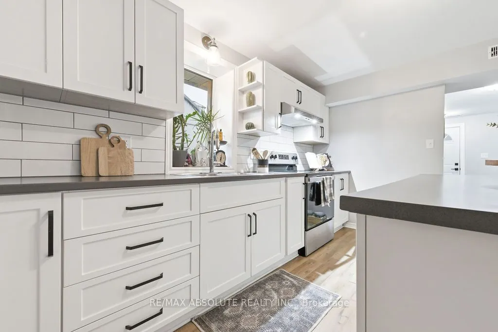 132 Edward Street S