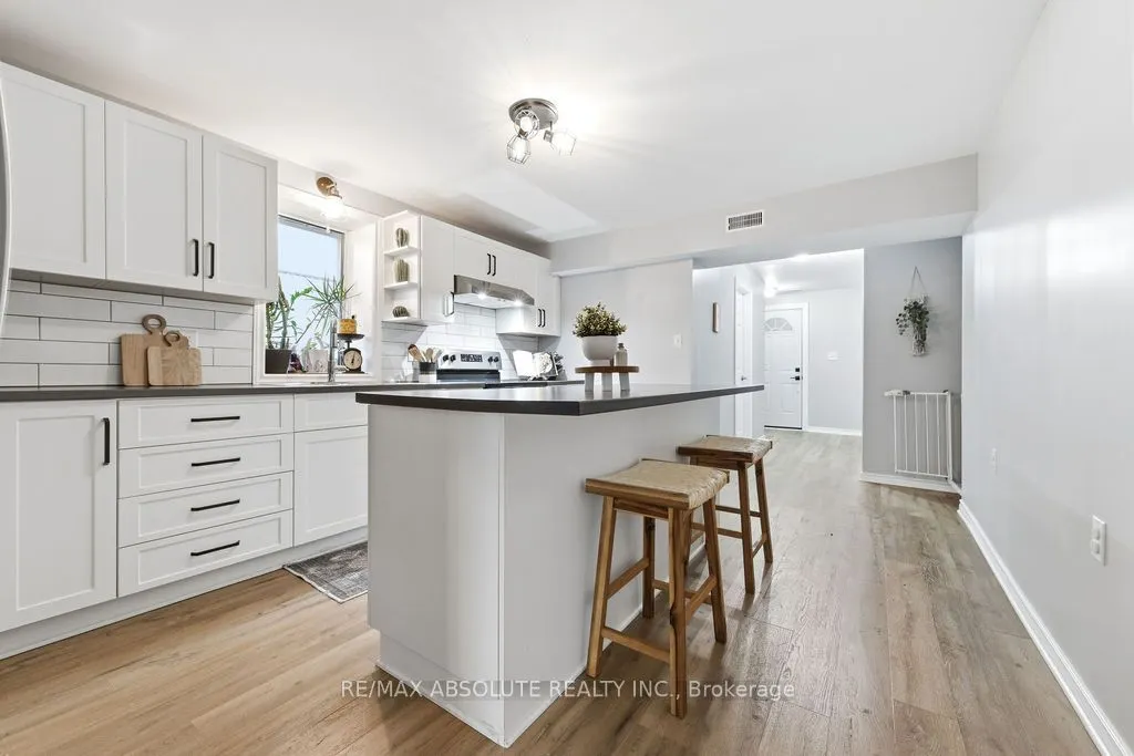 132 Edward Street S