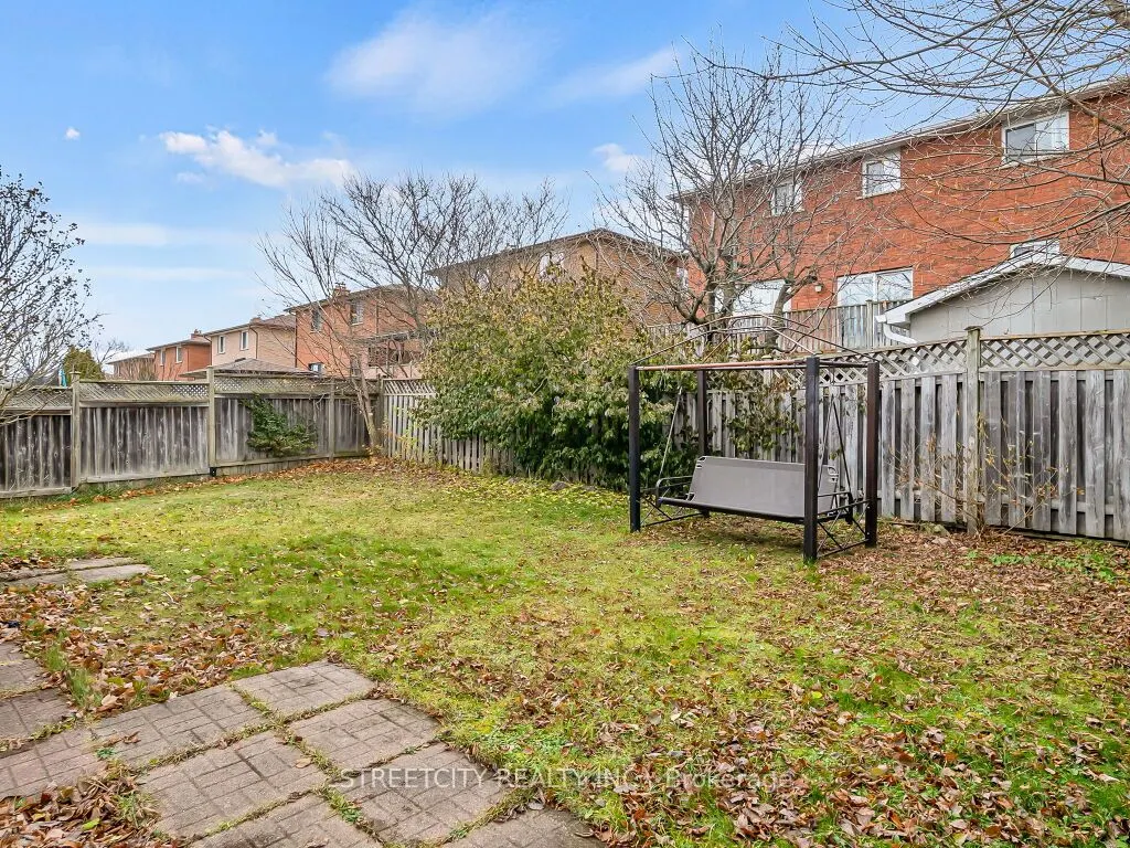125 Stonyburn Crescent