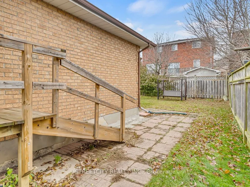 125 Stonyburn Crescent
