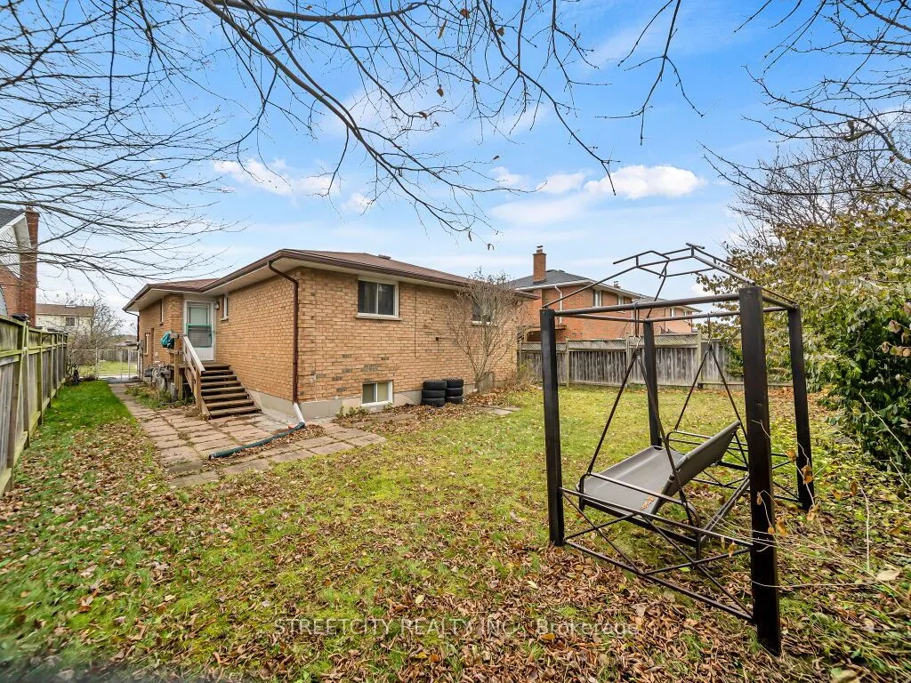 125 Stonyburn Crescent