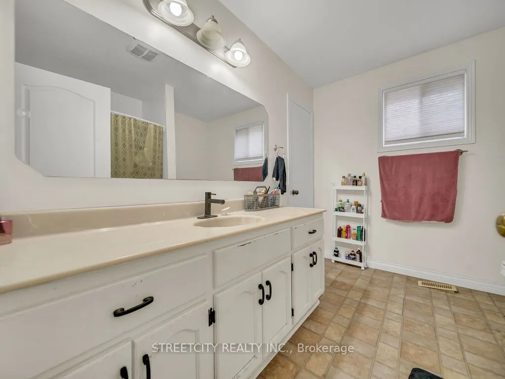 125 Stonyburn Crescent