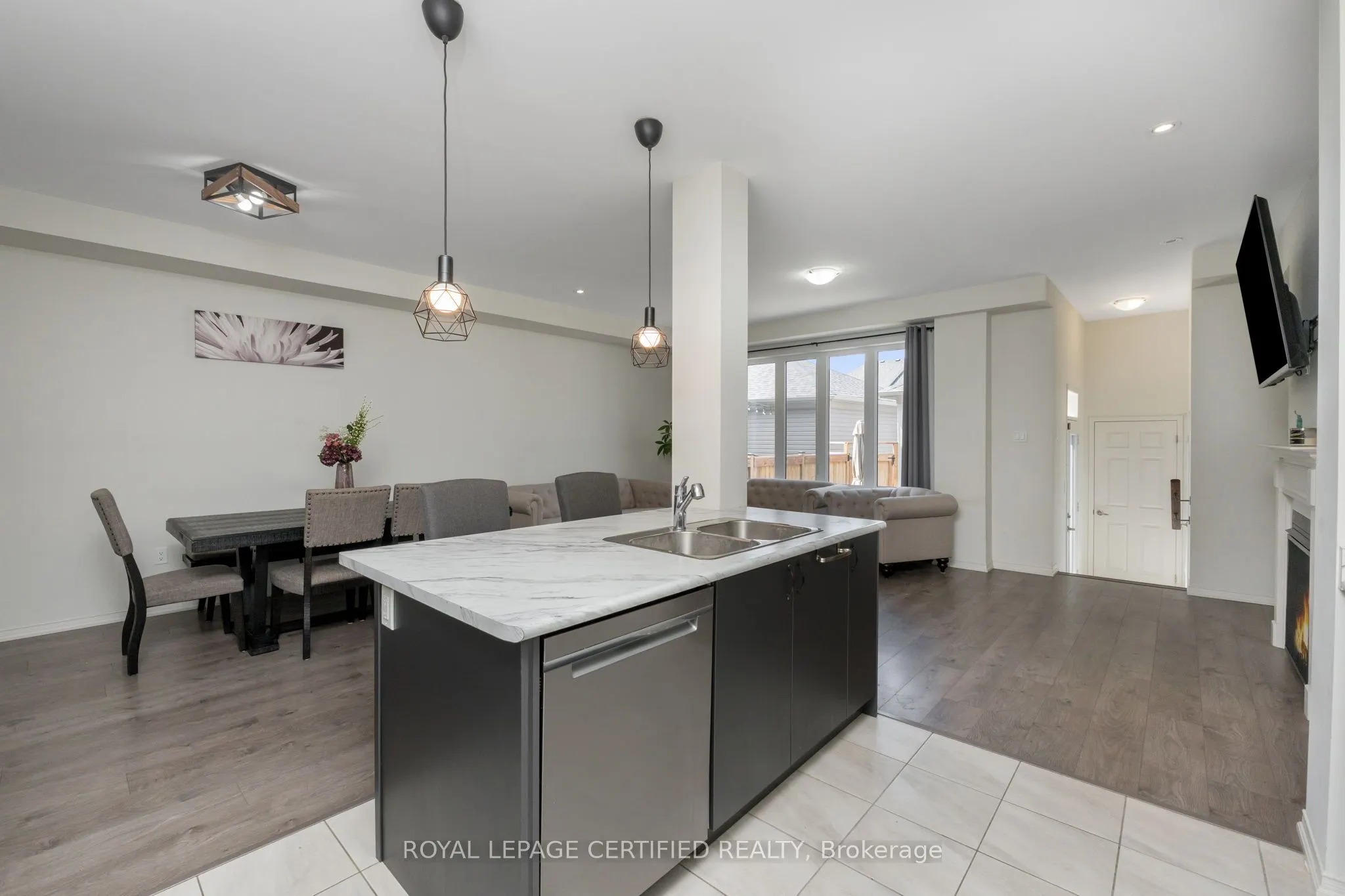 25 Elliot Street E #2