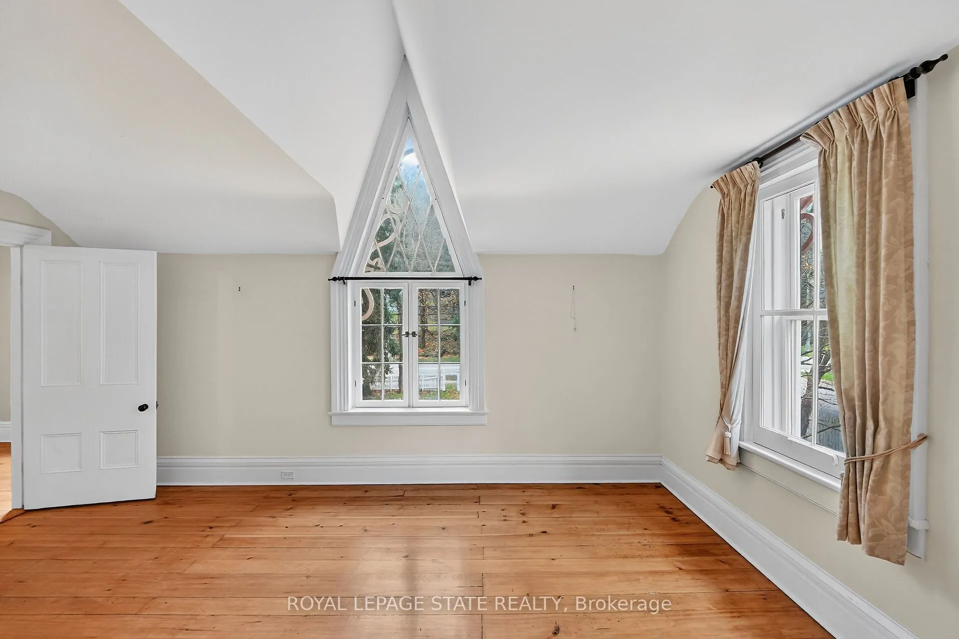 262 Main Street W