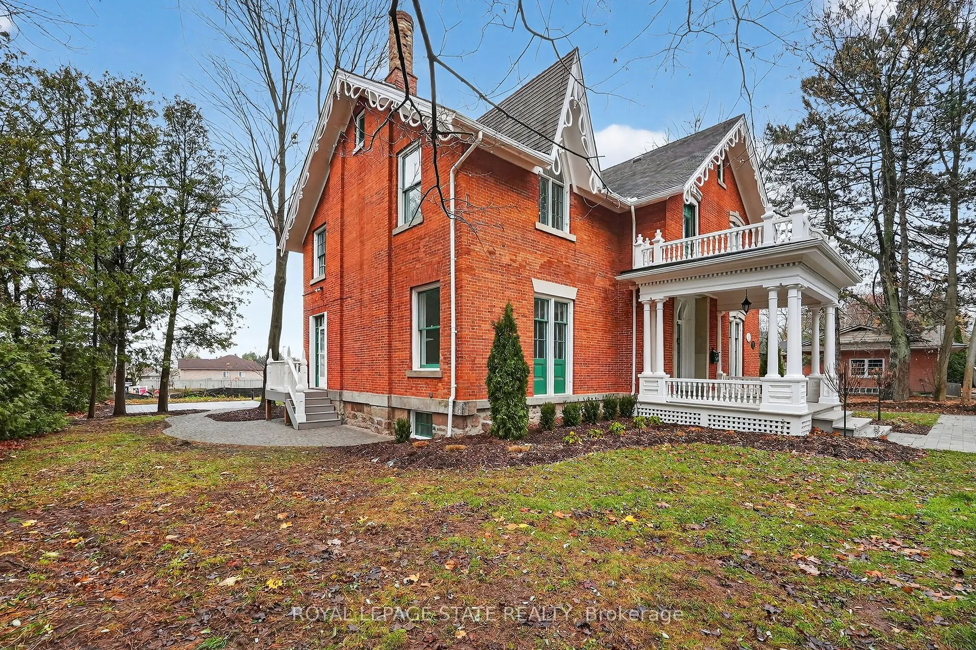 262 Main Street W