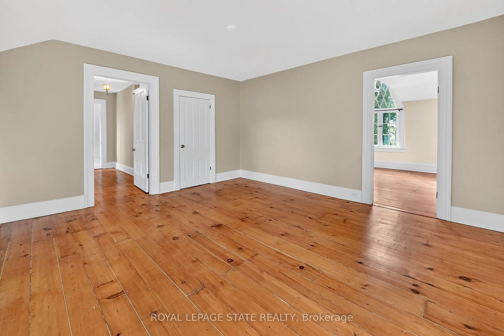 262 Main Street W