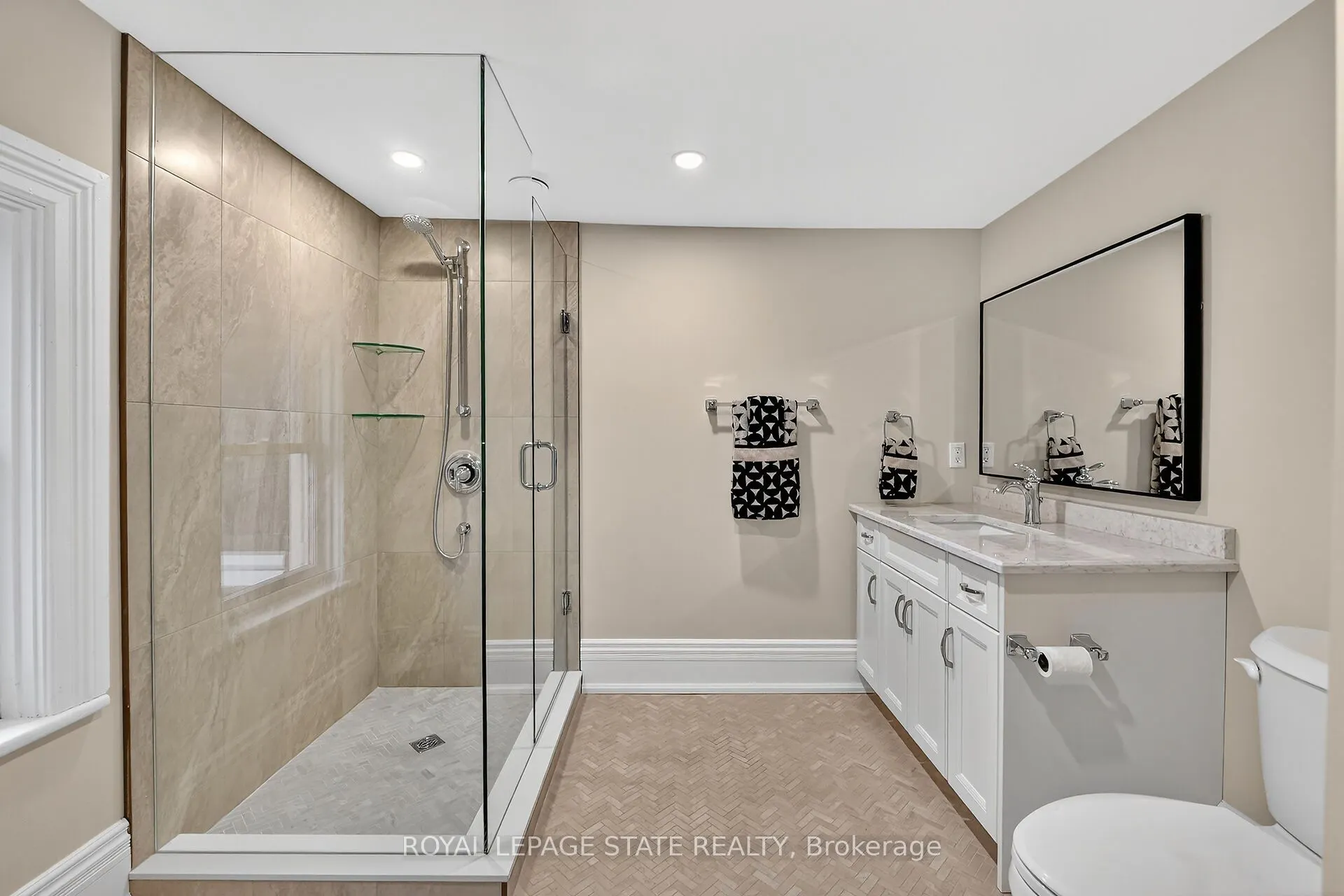 262 Main Street W