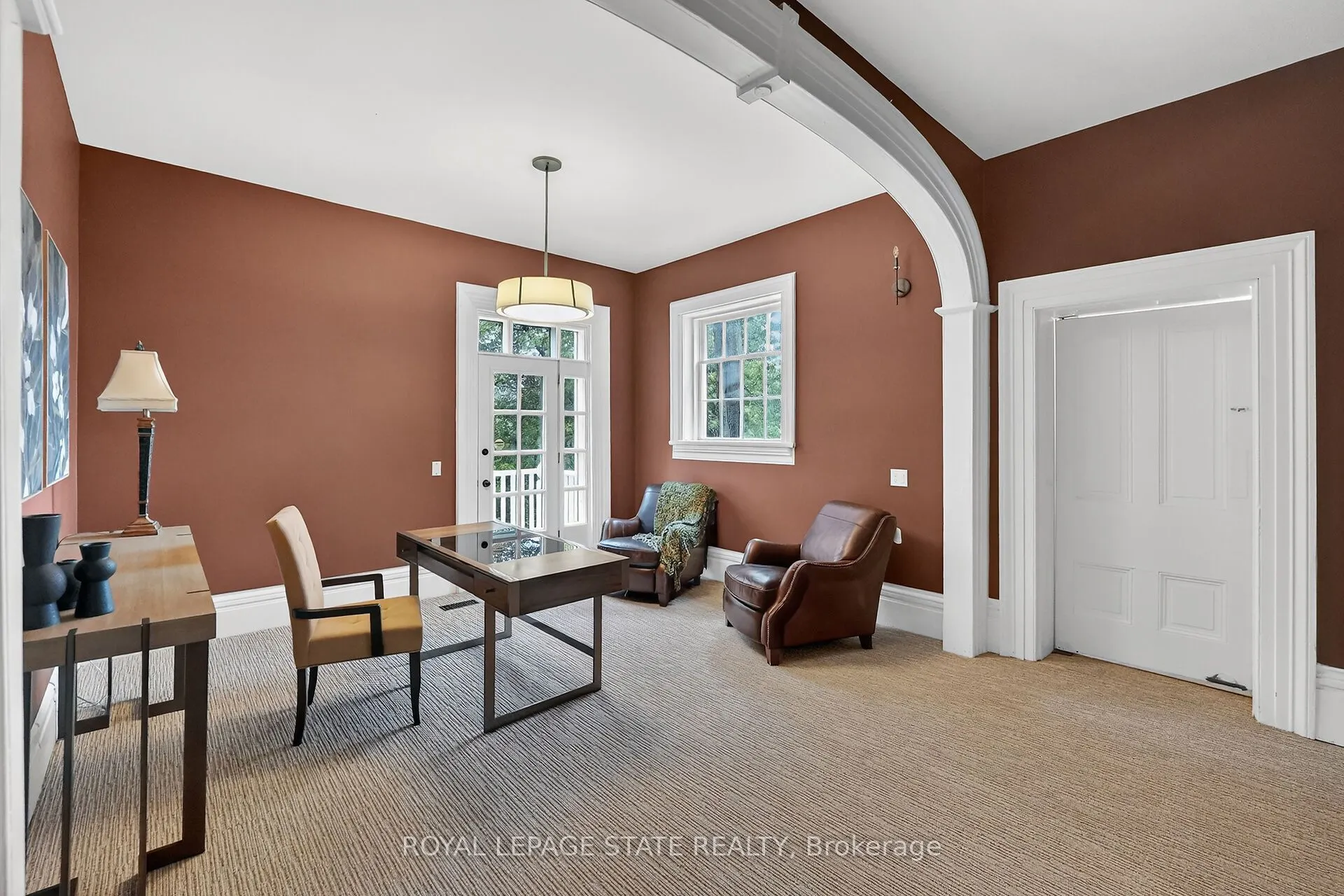 262 Main Street W