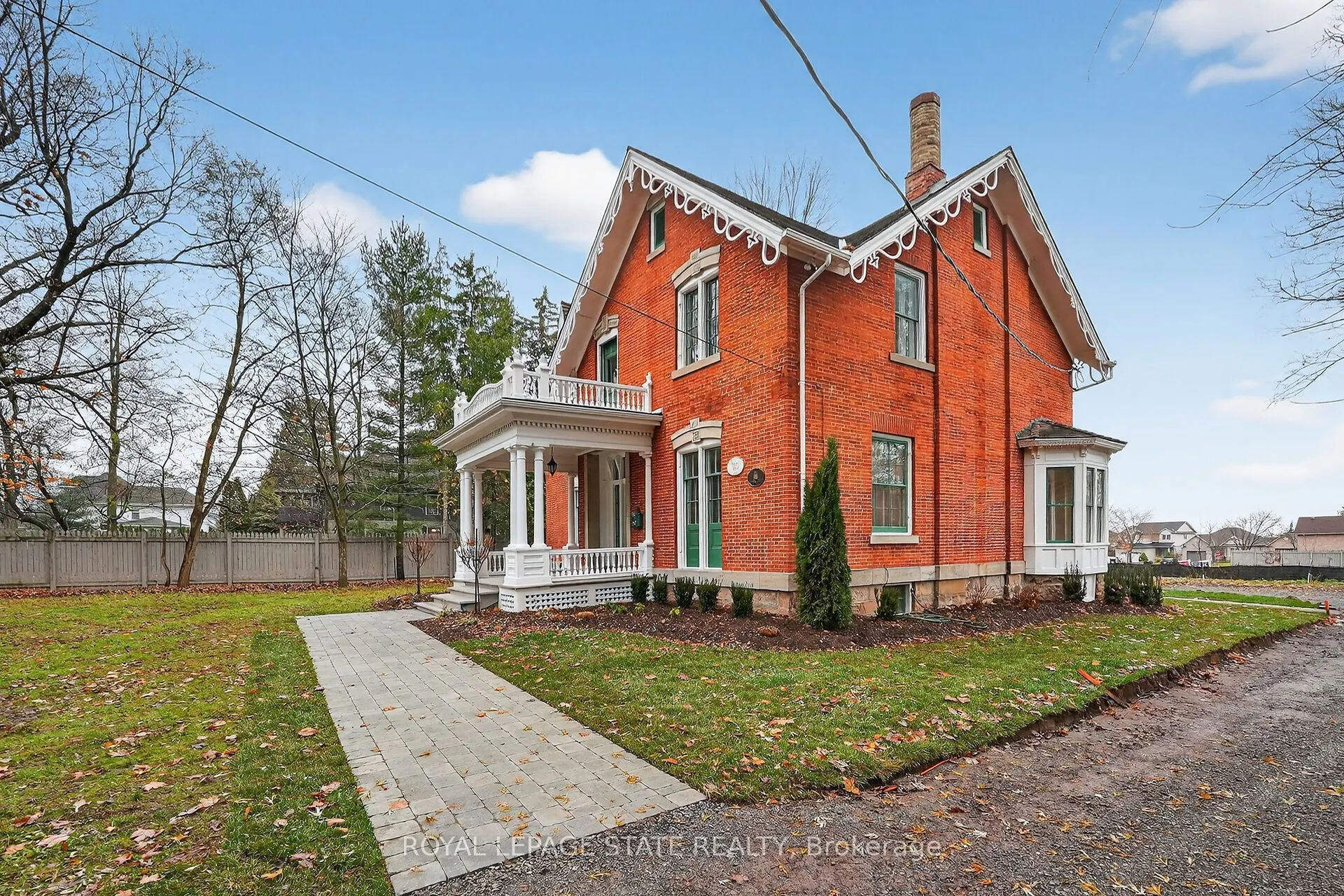 262 Main Street W