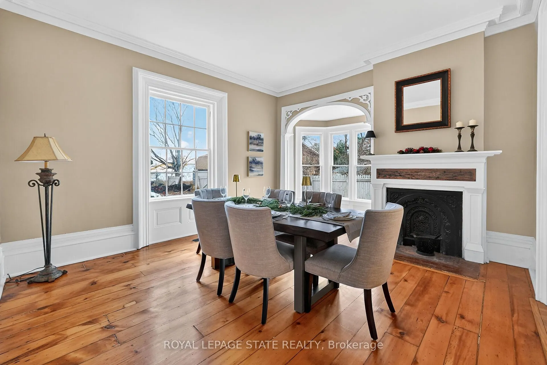 262 Main Street W