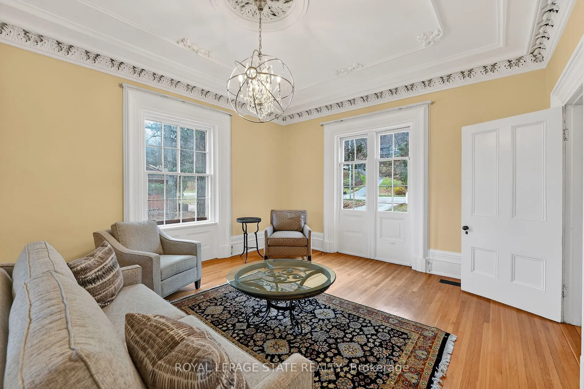 262 Main Street W
