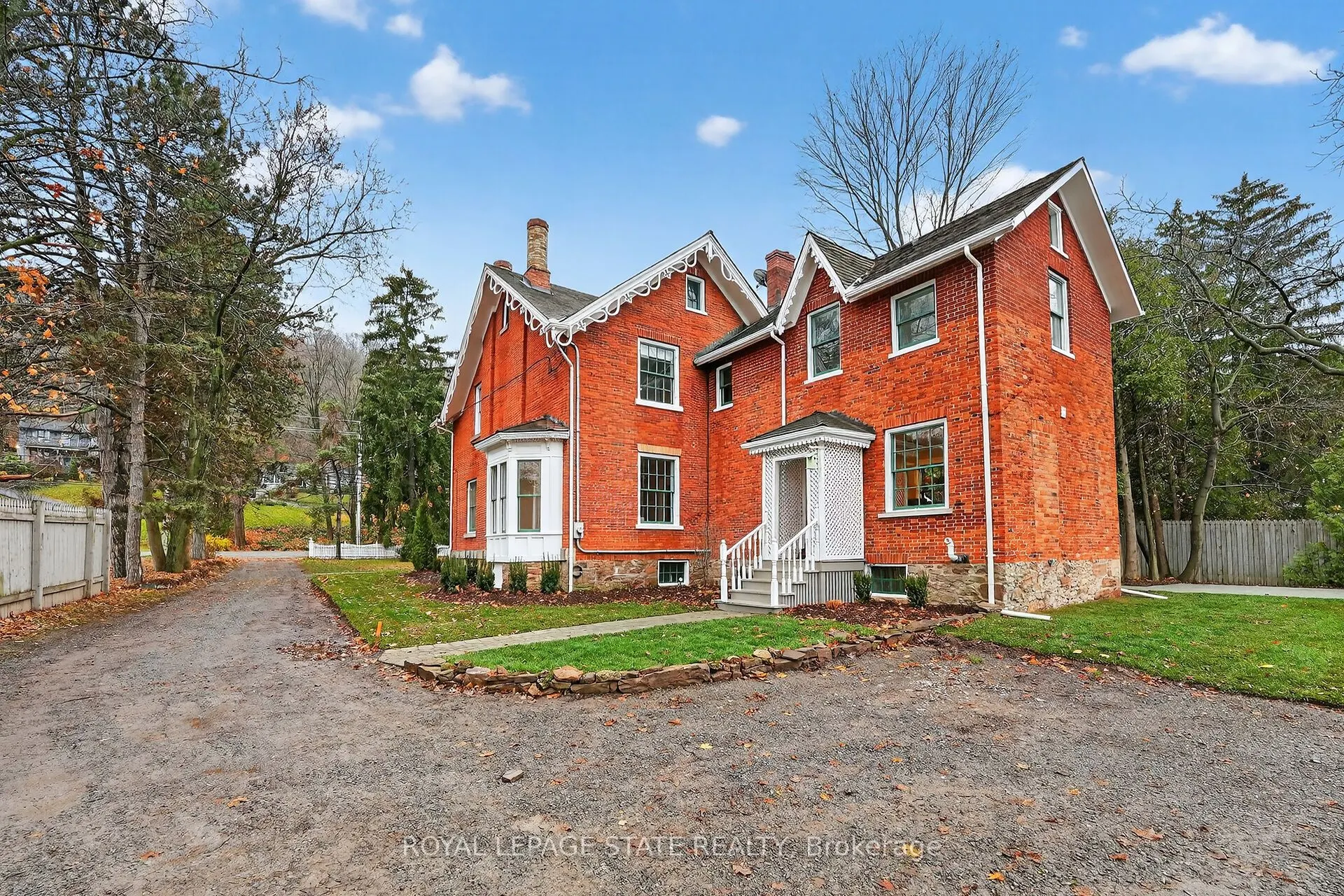 262 Main Street W