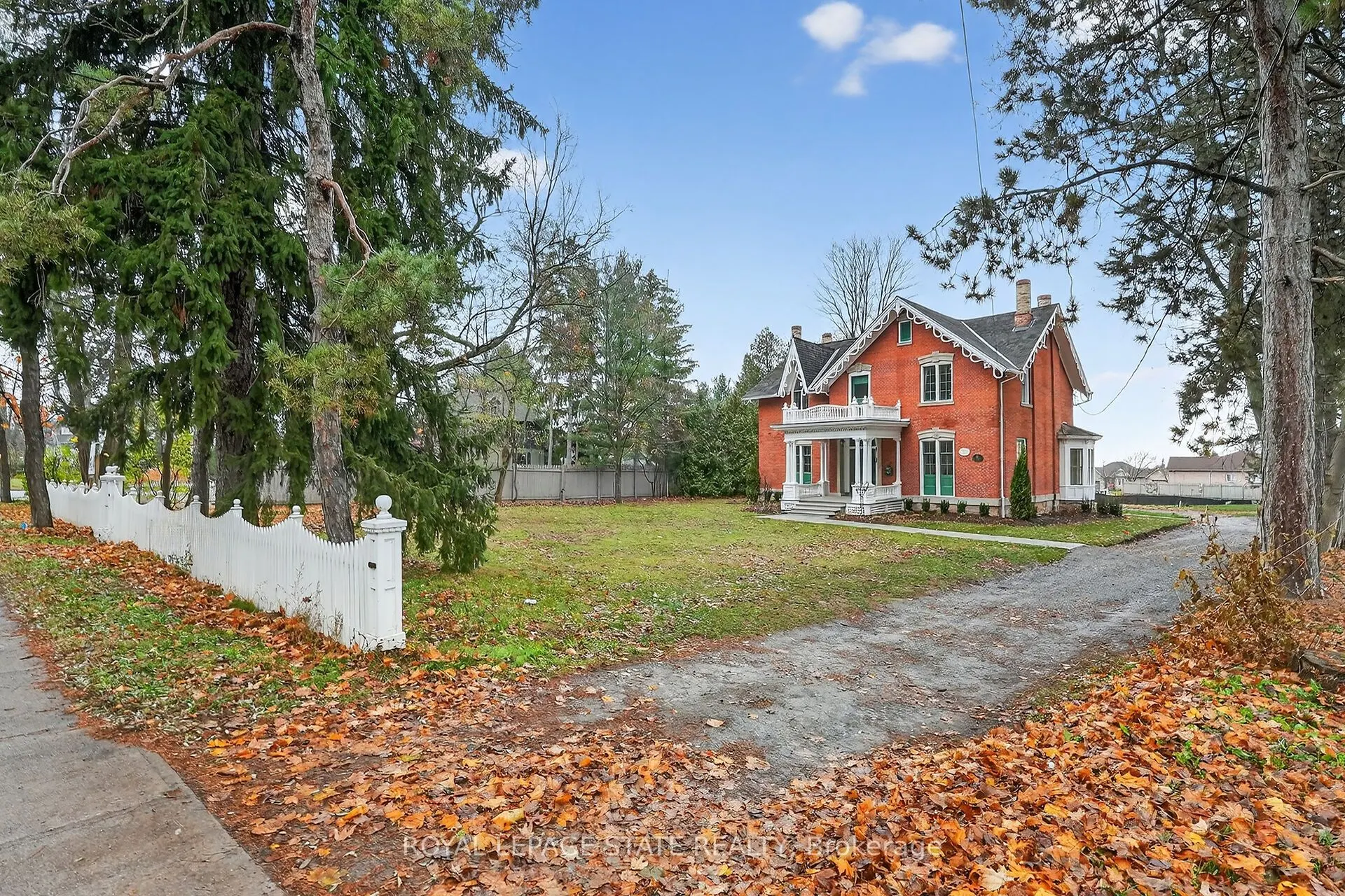 262 Main Street W