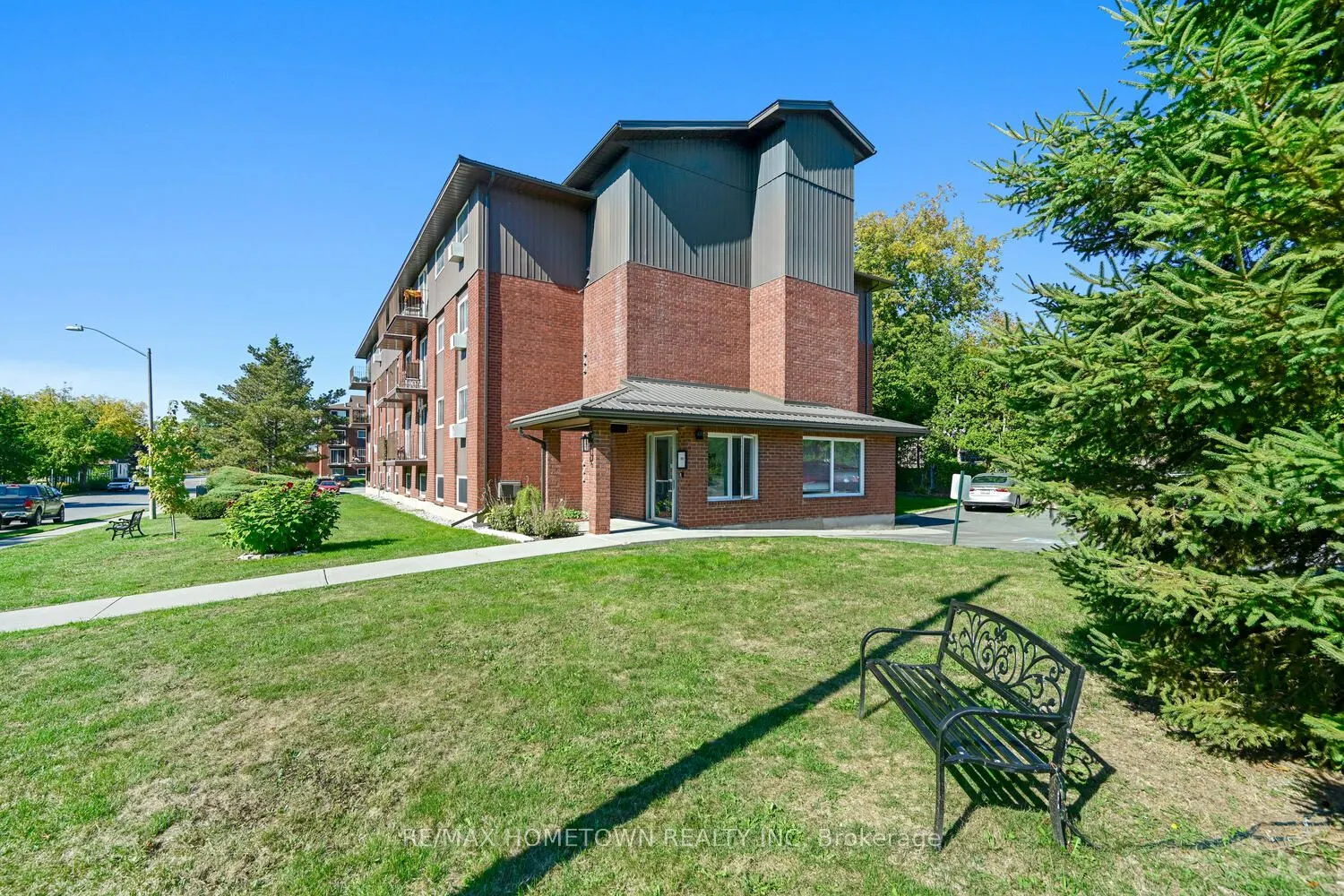 6 Charlotte Place #17