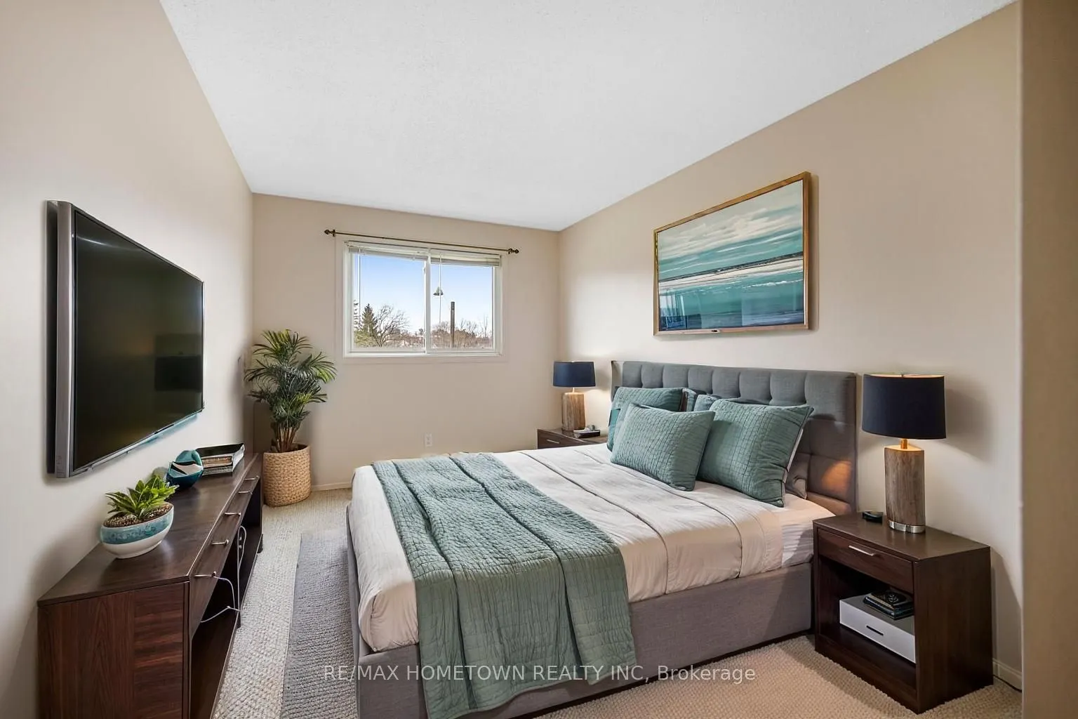 6 Charlotte Place #17