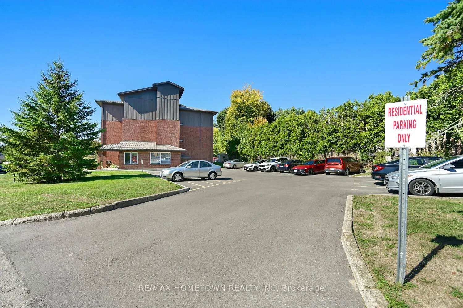 6 Charlotte Place #17