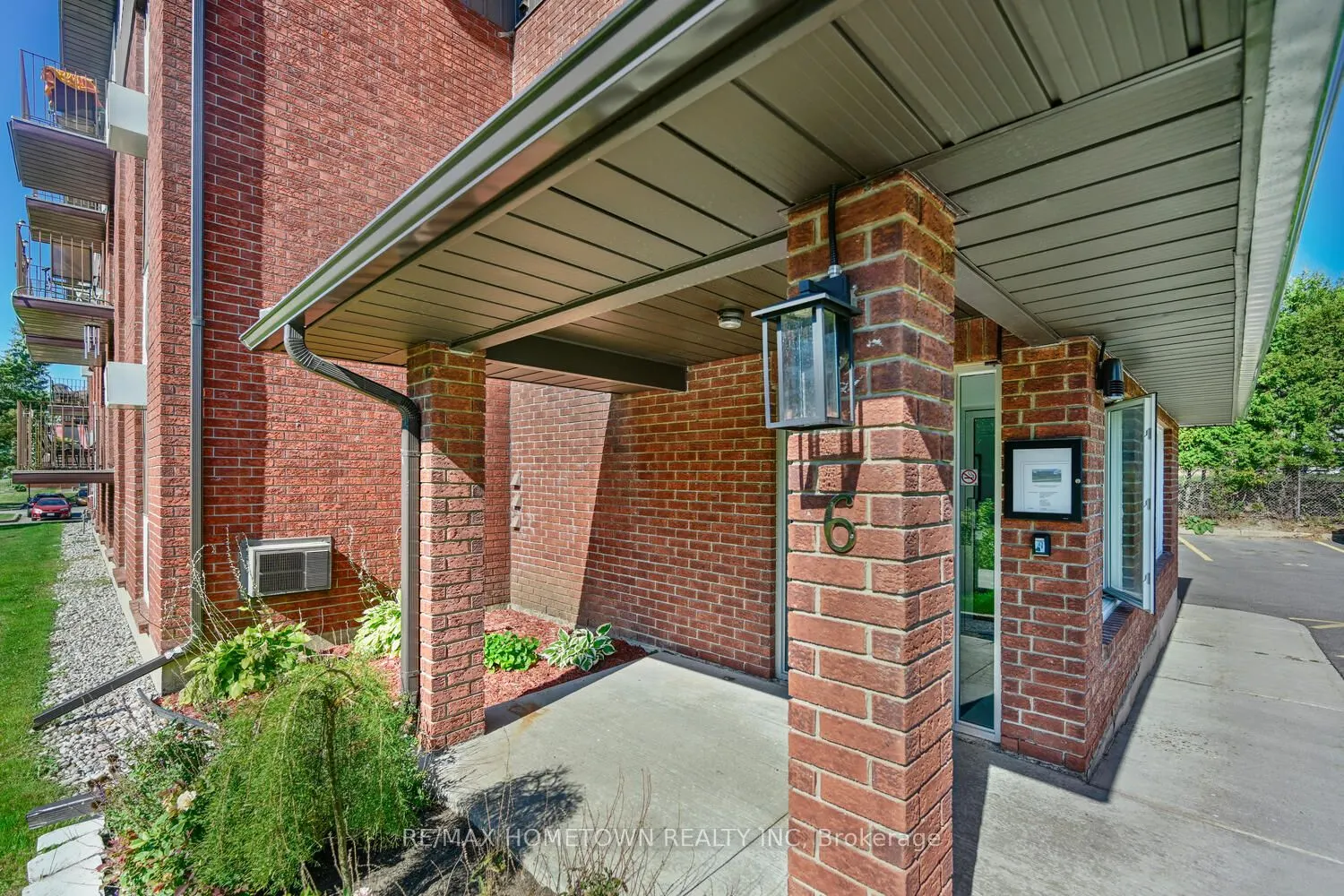 6 Charlotte Place #17