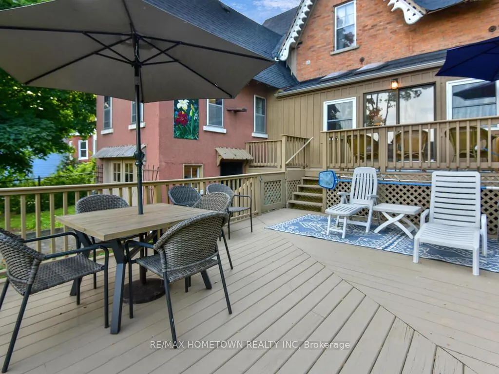 157 DIBBLE Street W