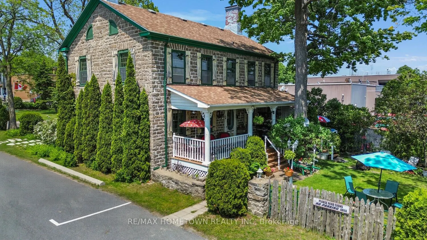 495 King Street W