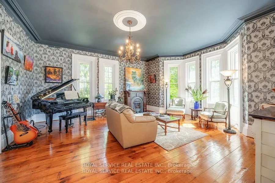 60 King Street W