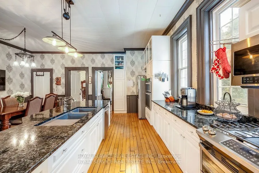 60 King Street W