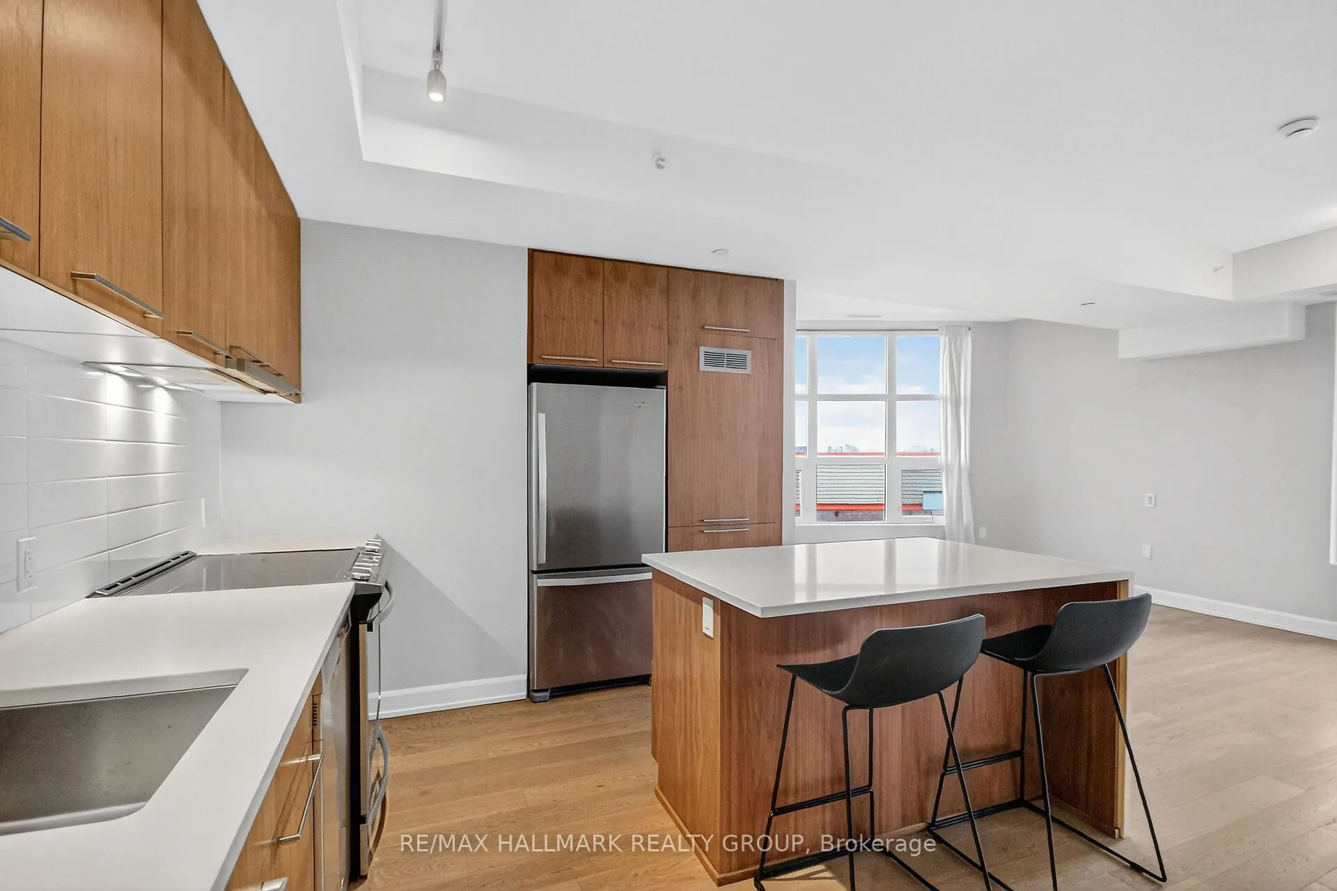 10 Rosemount Avenue #503