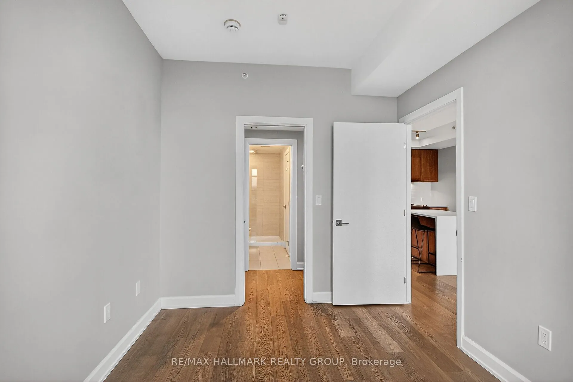 10 Rosemount Avenue #503