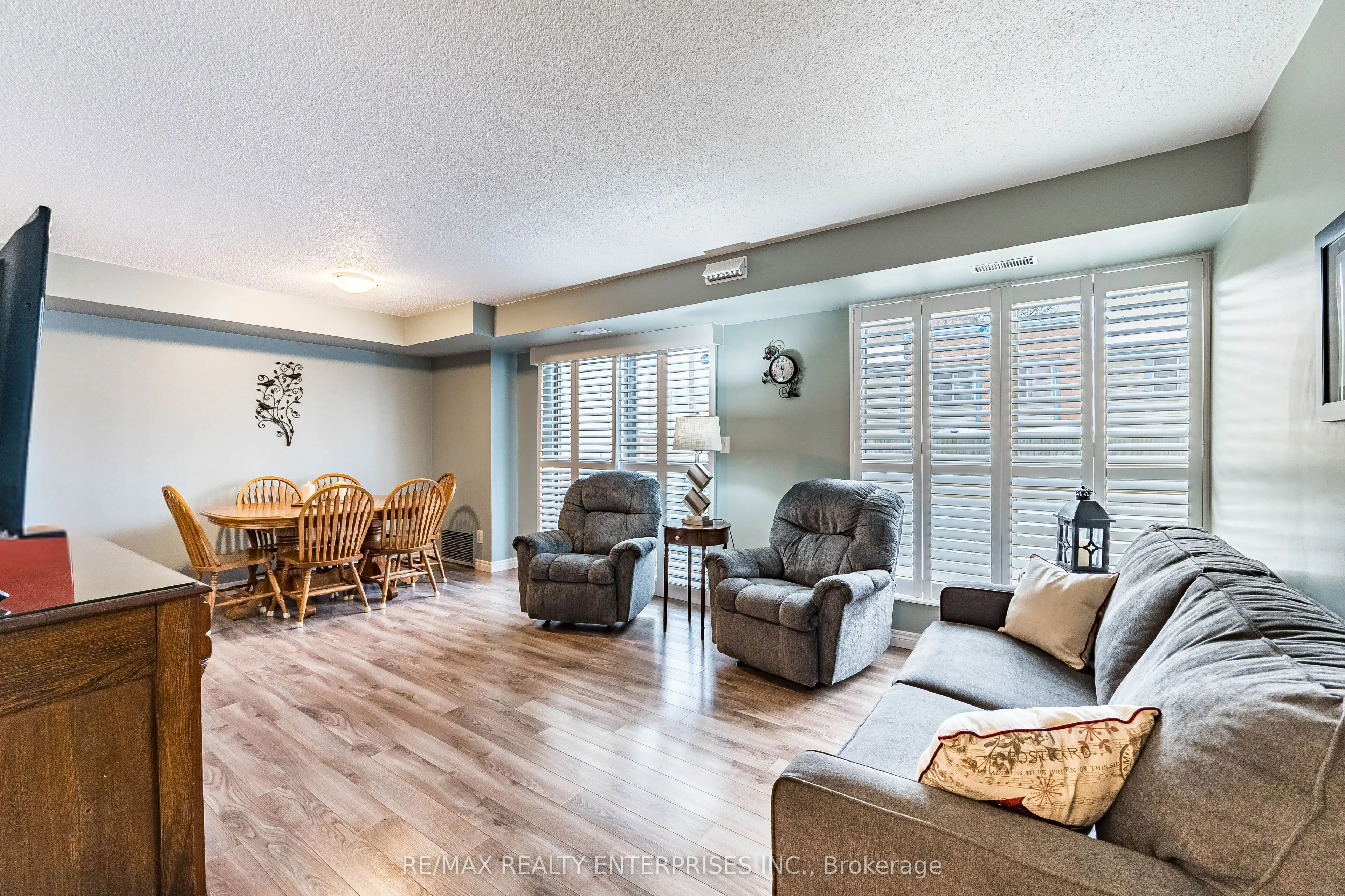3267 King Street E #105