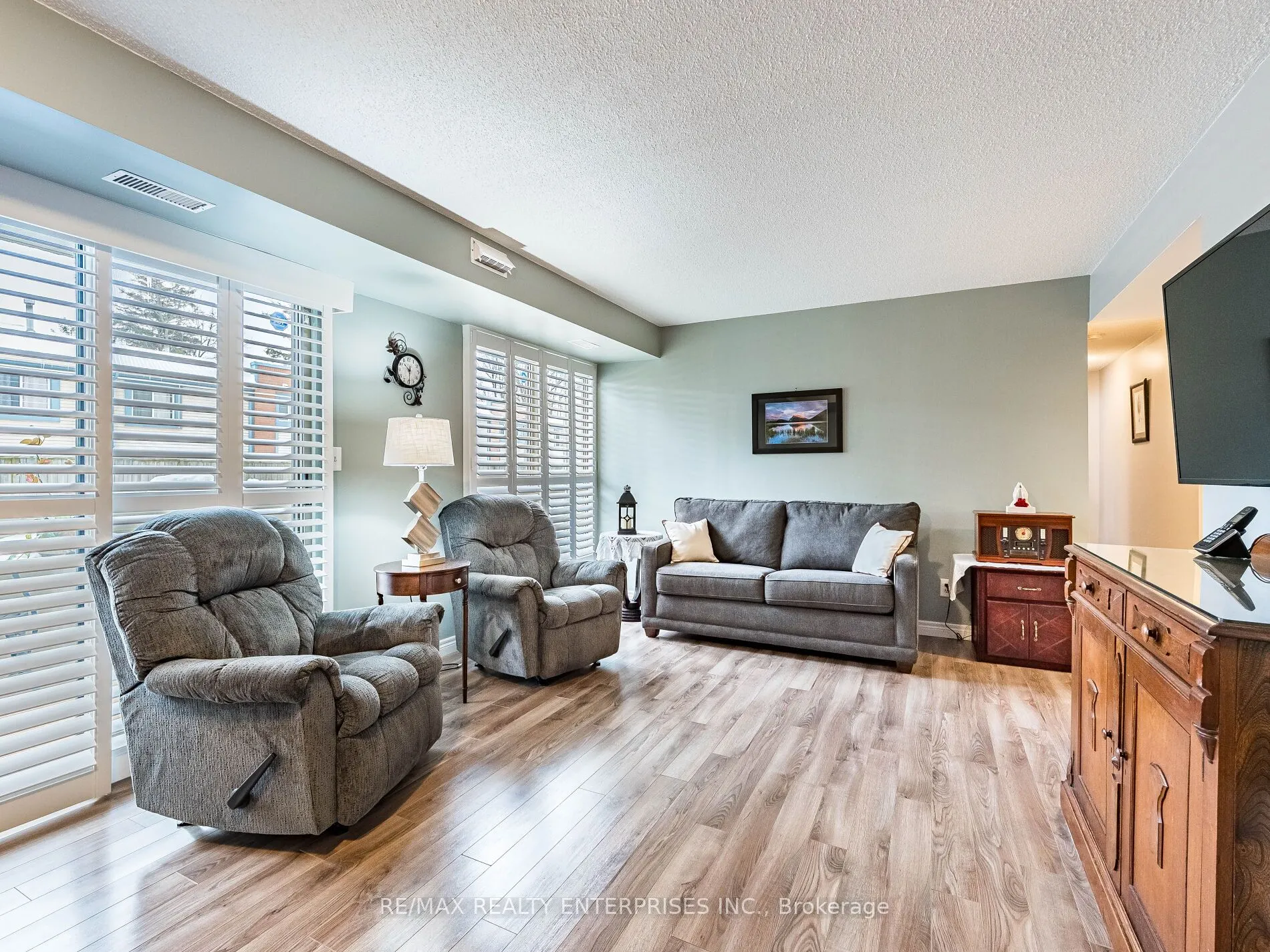 3267 King Street E #105