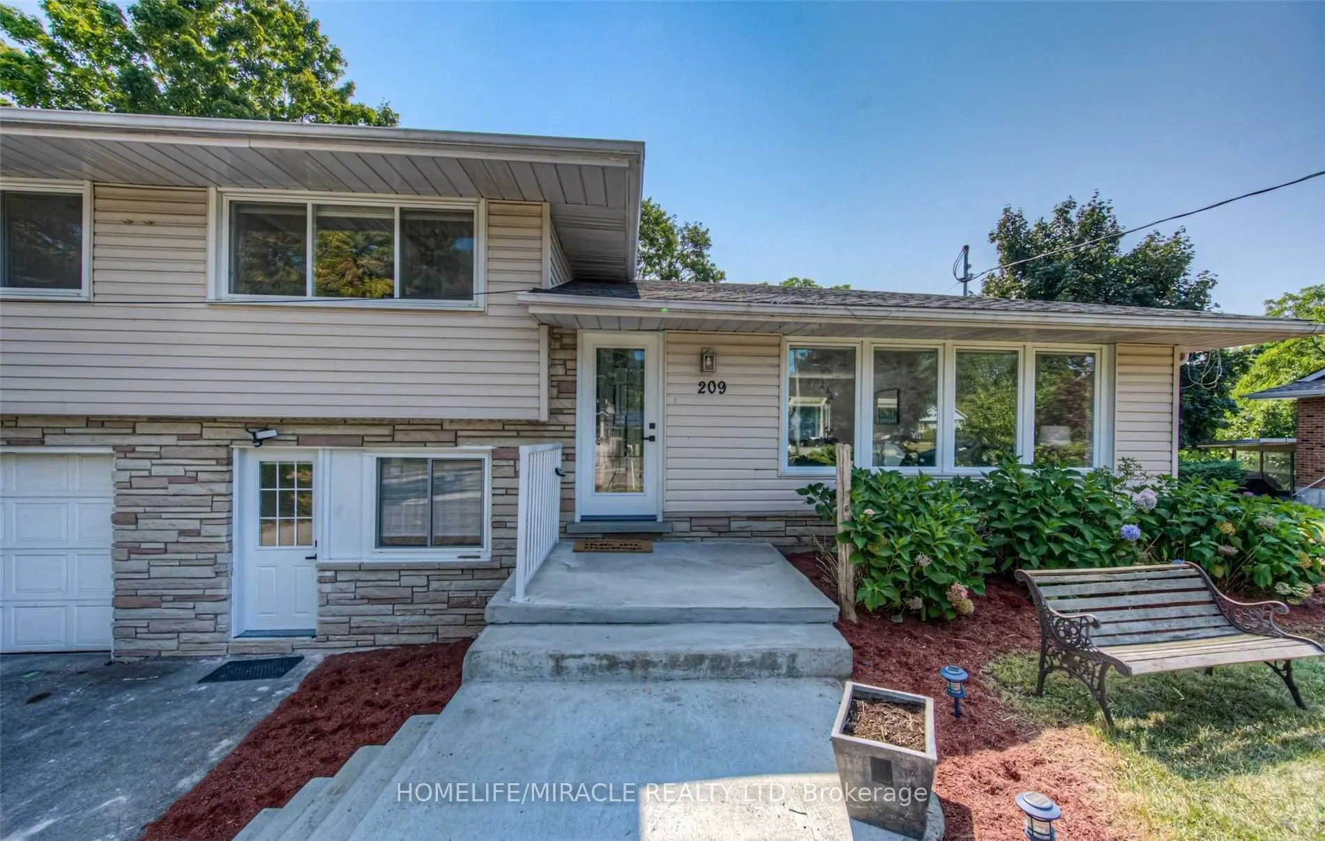 209 Greenbrook Drive #Lower