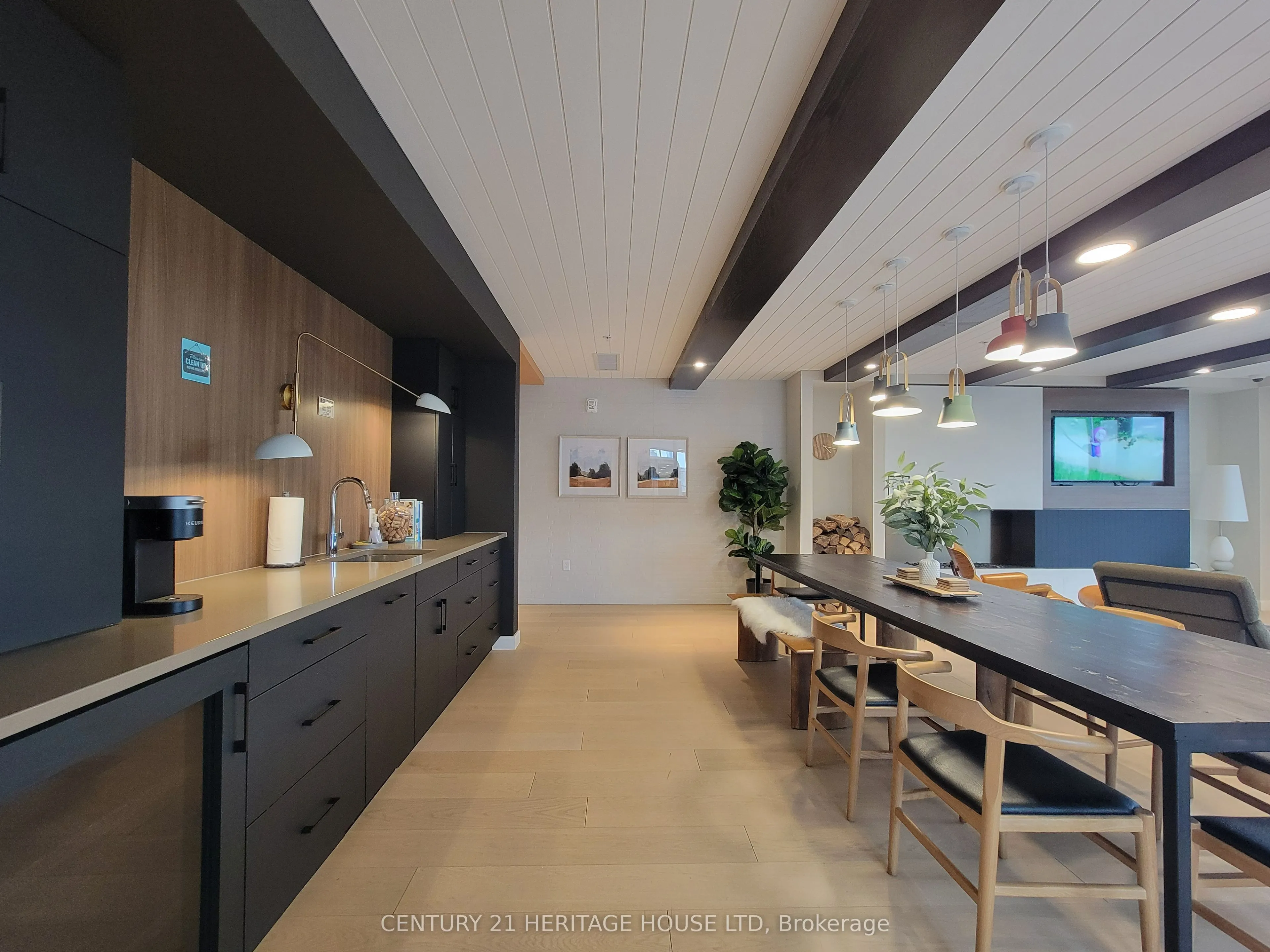 741 King Street W #301