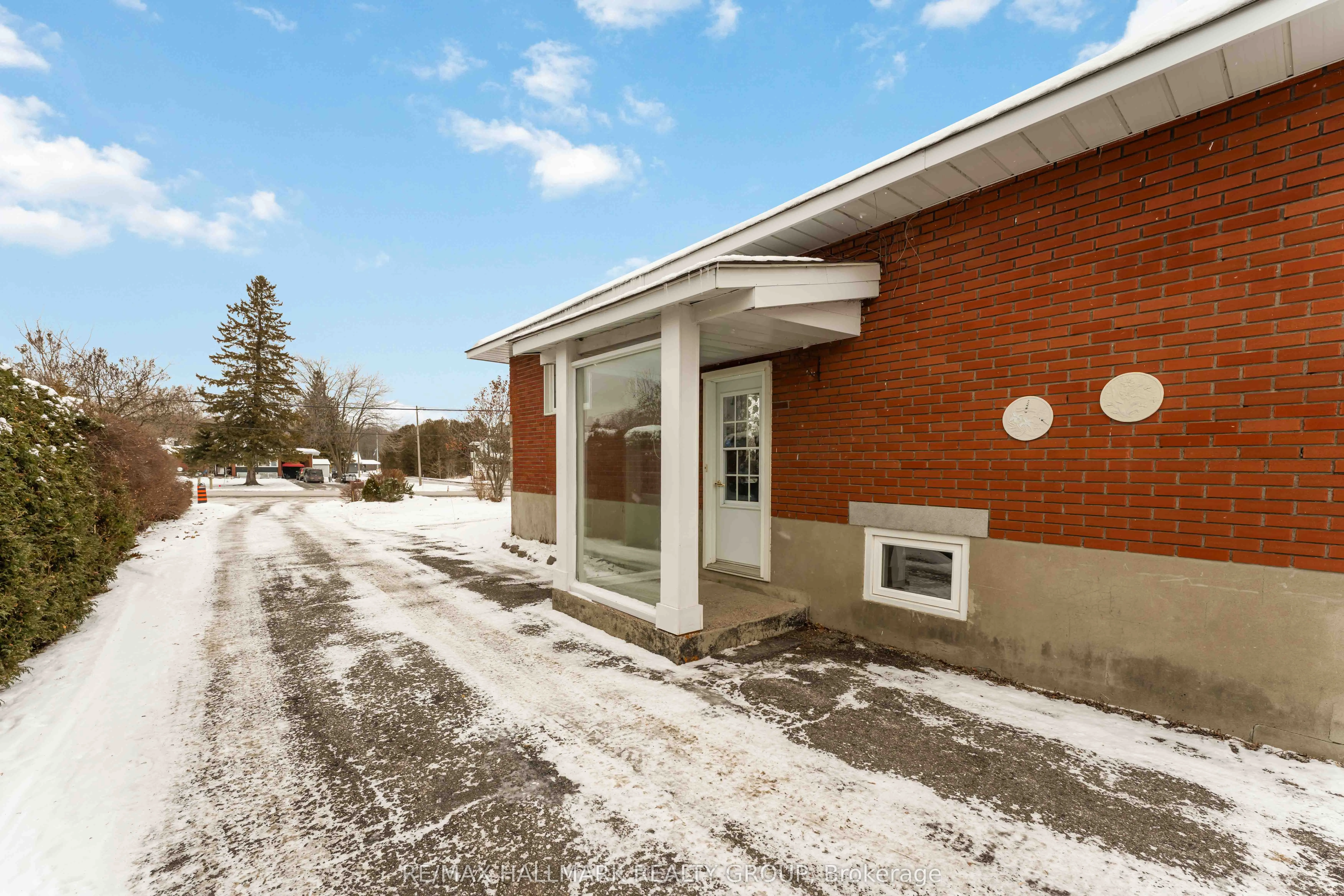 3654 Navan Road