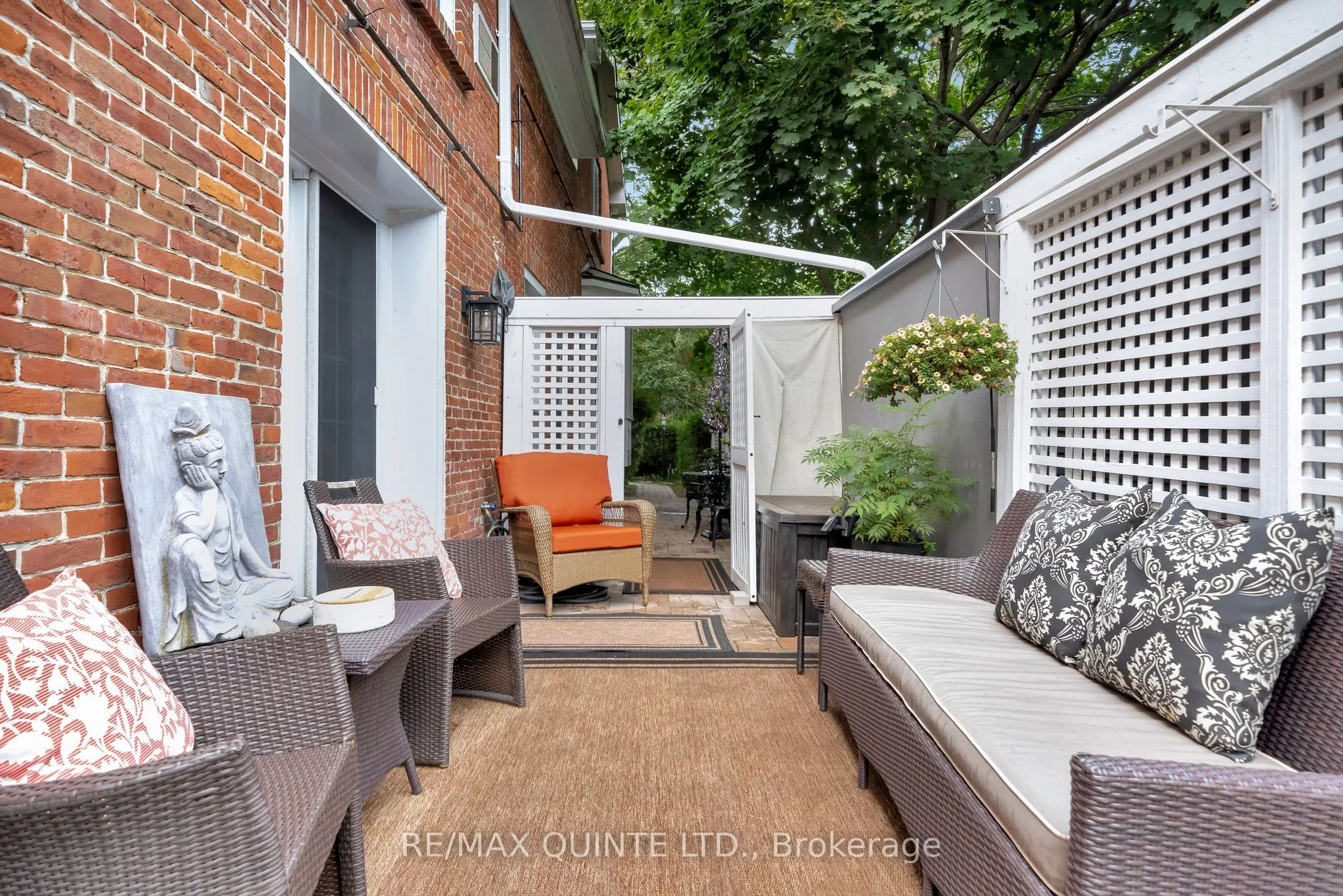 99 Bridge Street E #5