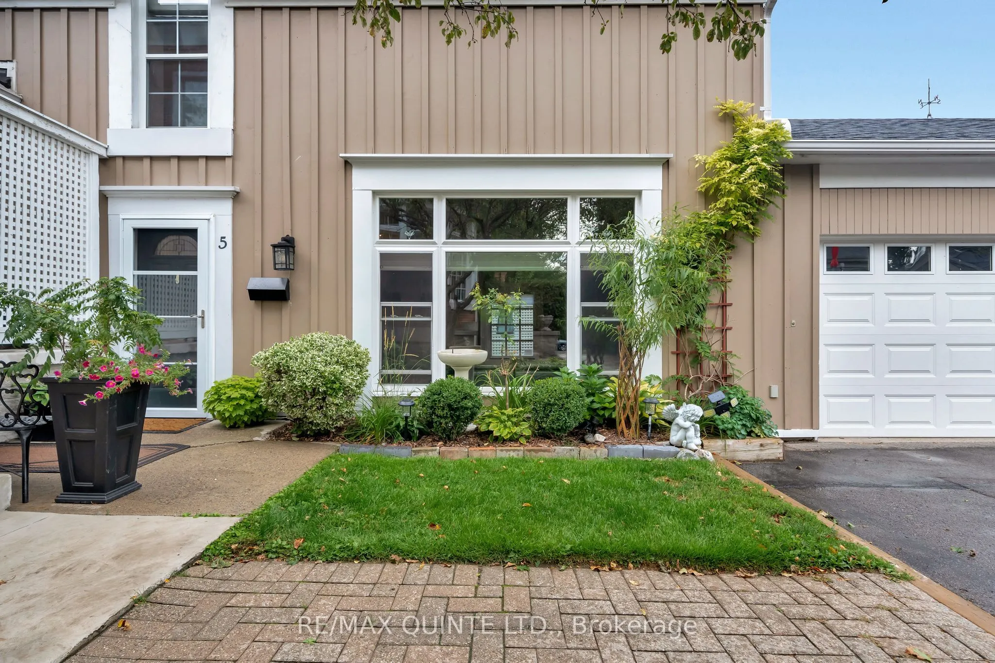 99 Bridge Street E #5