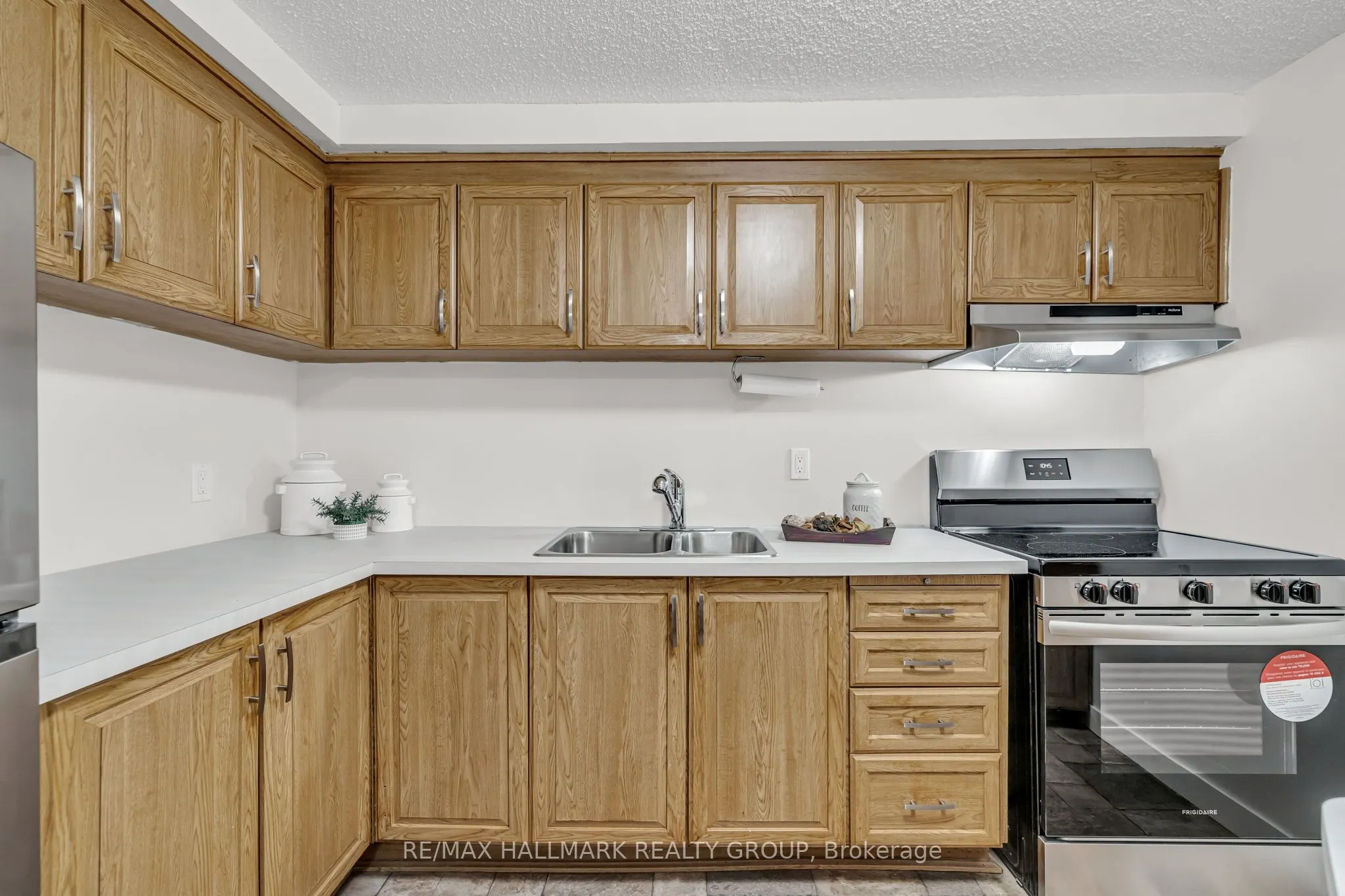 158B MCARTHUR Avenue #1906