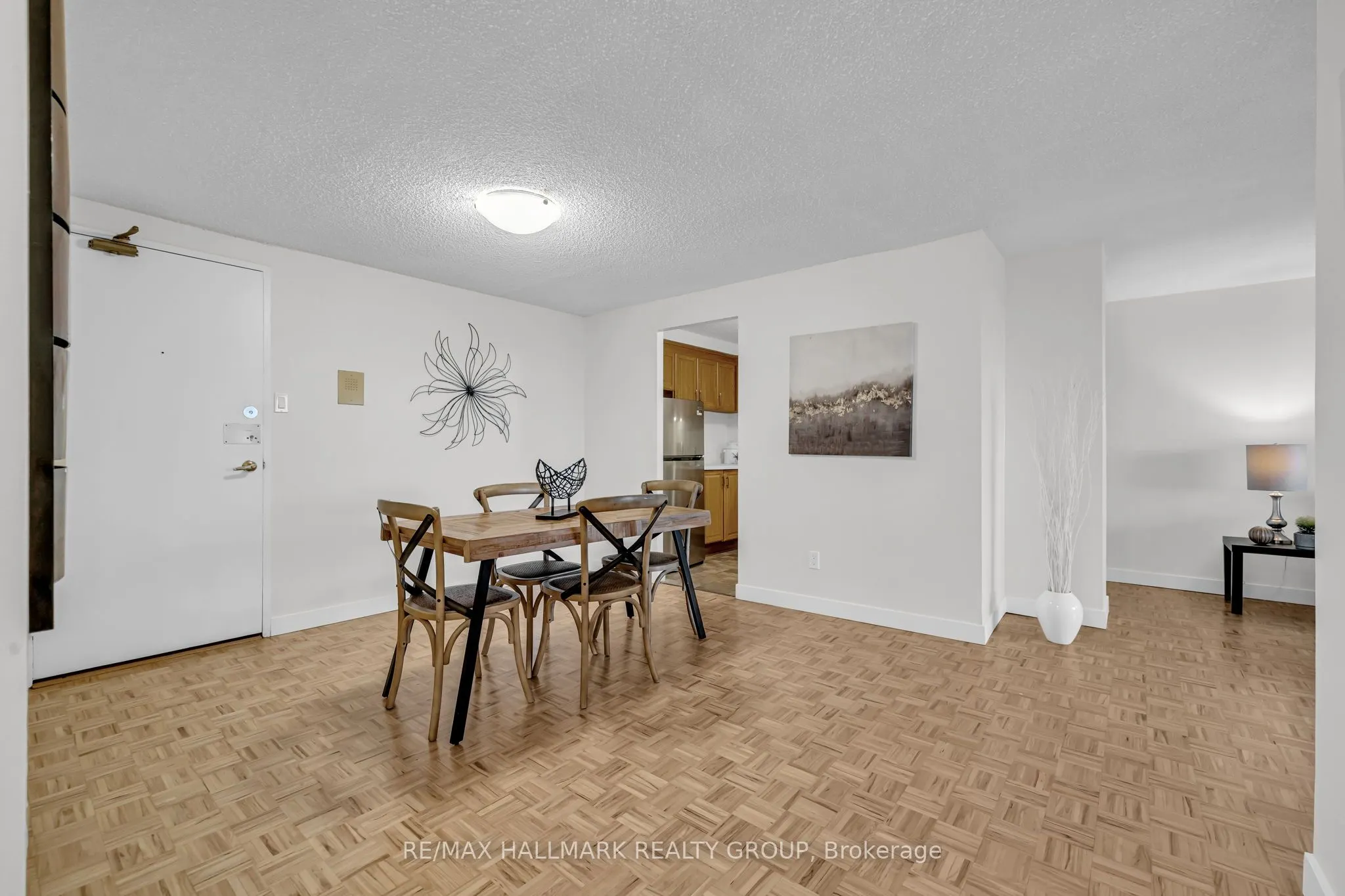 158B MCARTHUR Avenue #1906