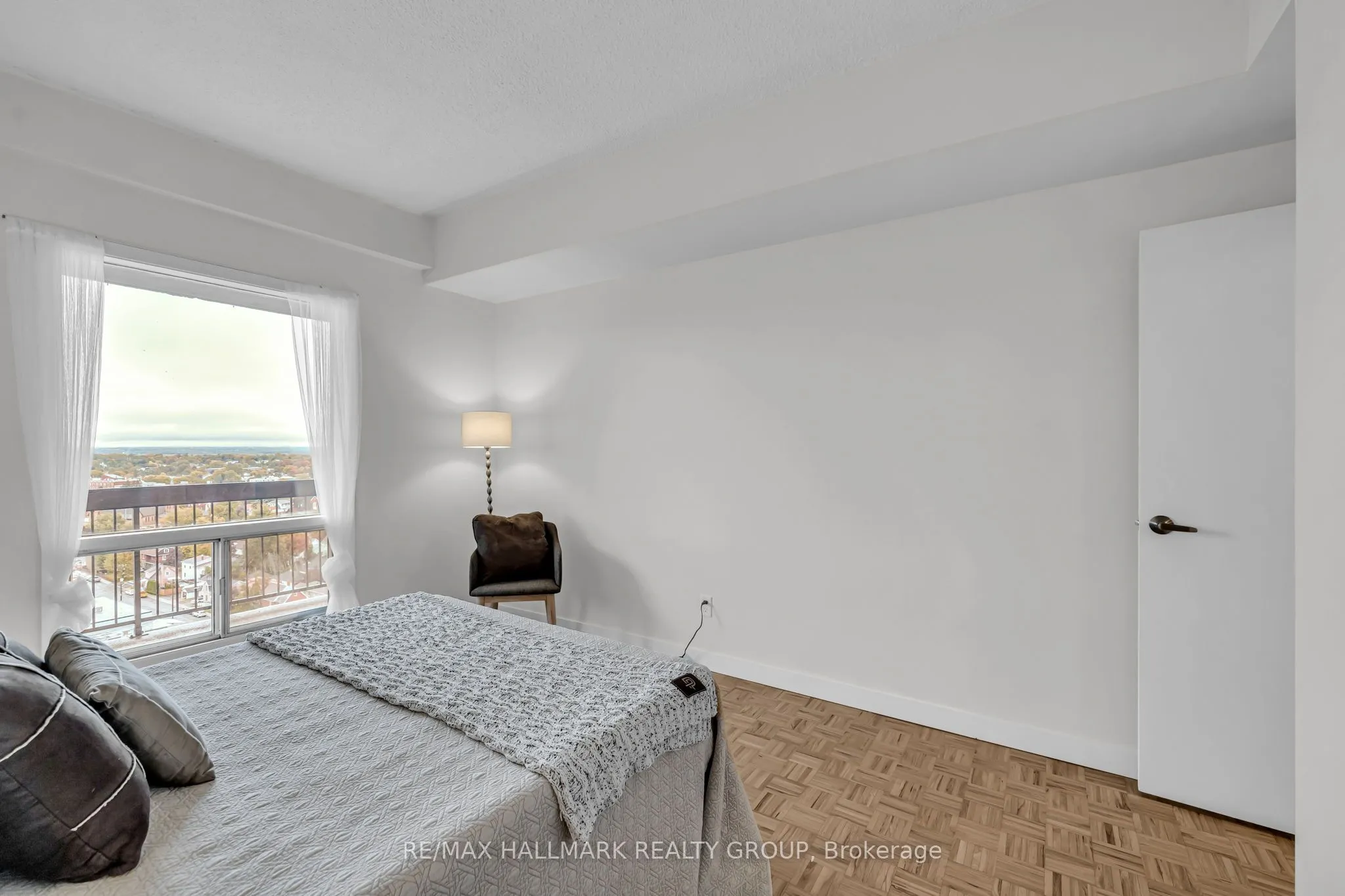 158B MCARTHUR Avenue #1906