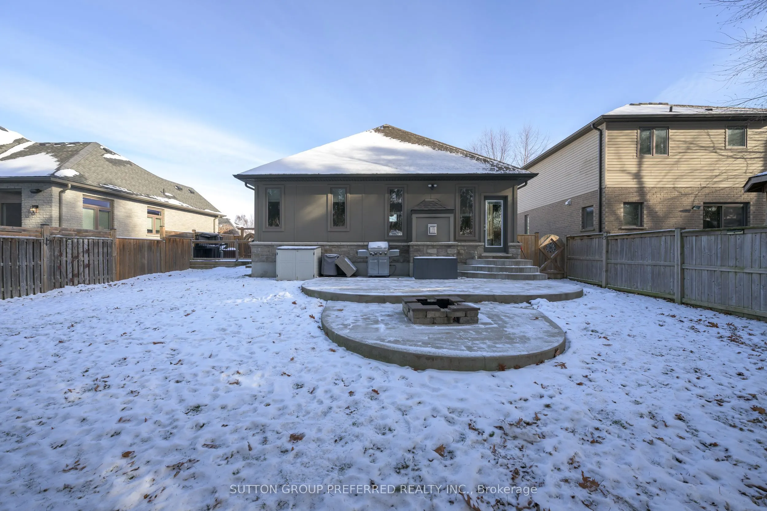 21 Caverhill Crescent