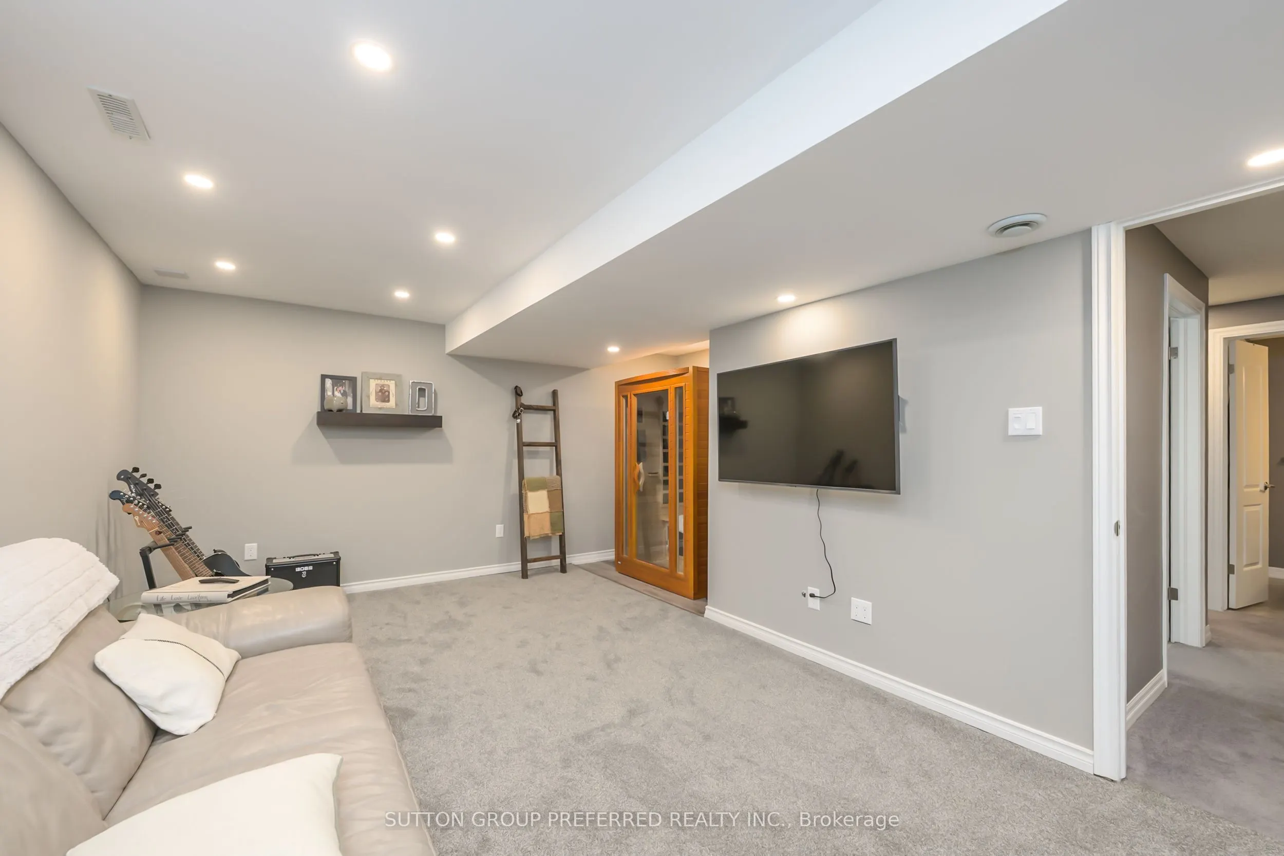21 Caverhill Crescent