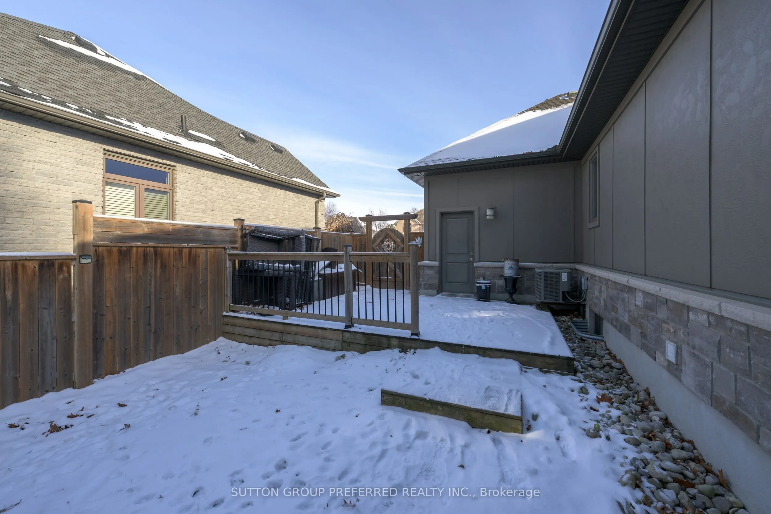 21 Caverhill Crescent