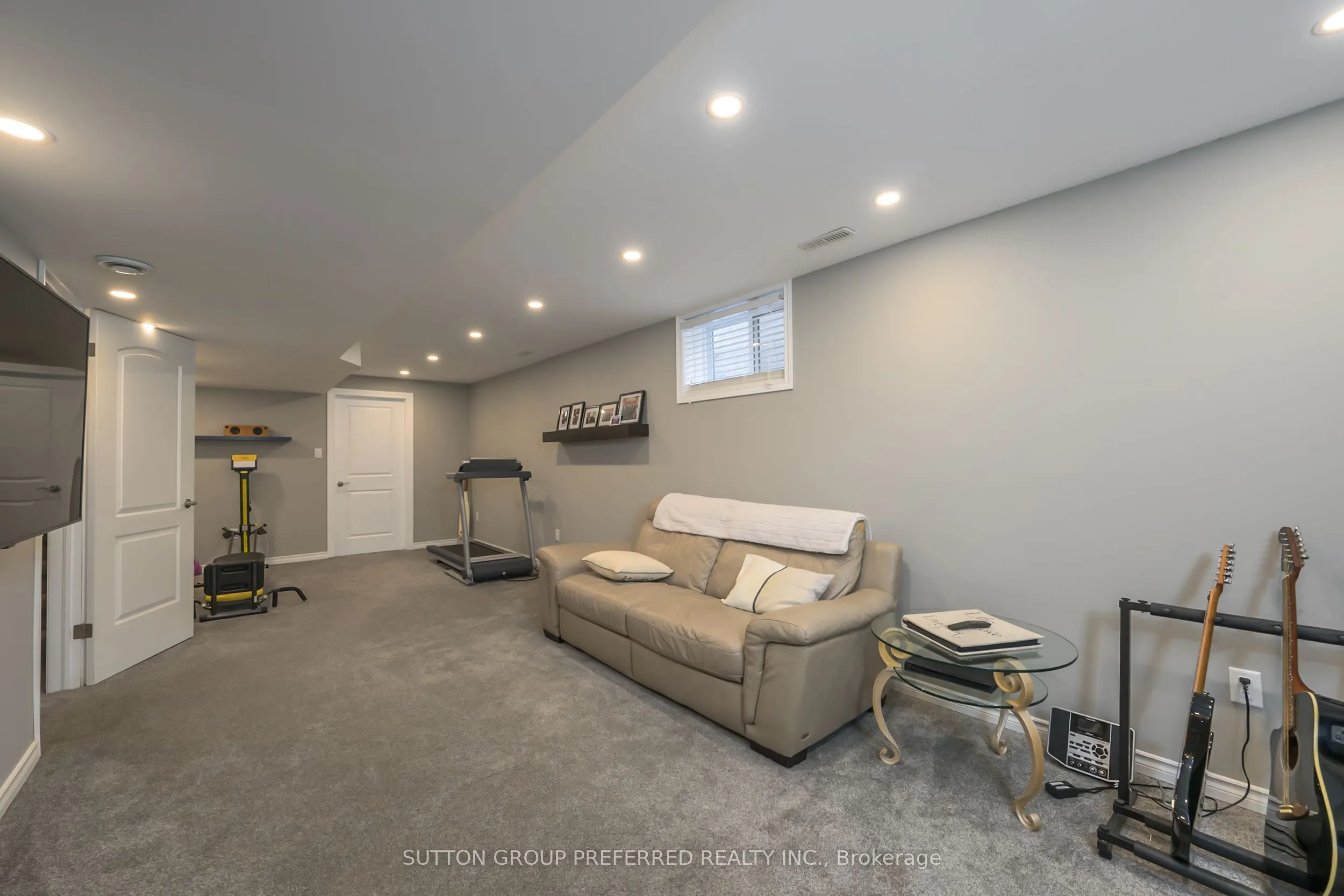 21 Caverhill Crescent
