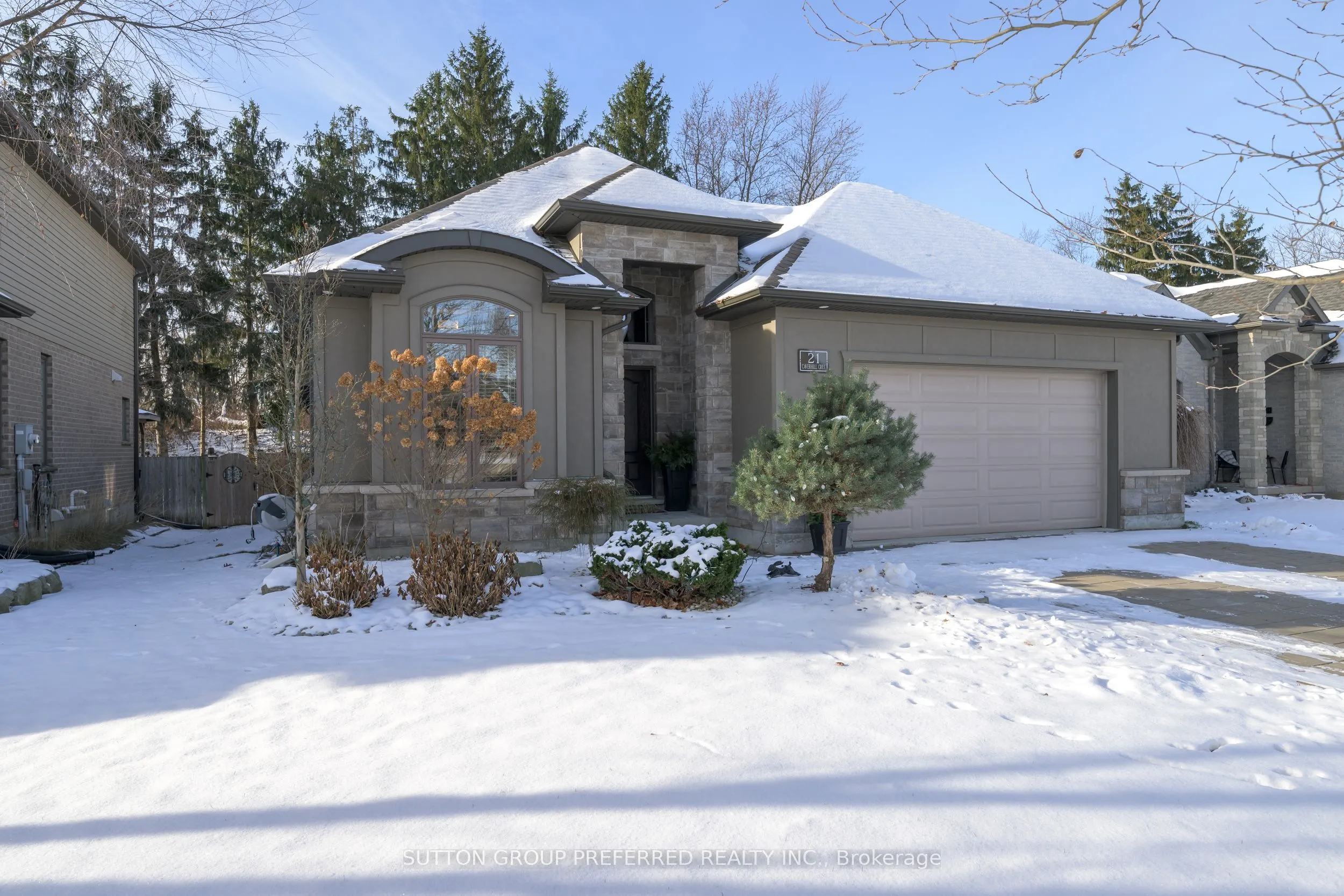 21 Caverhill Crescent