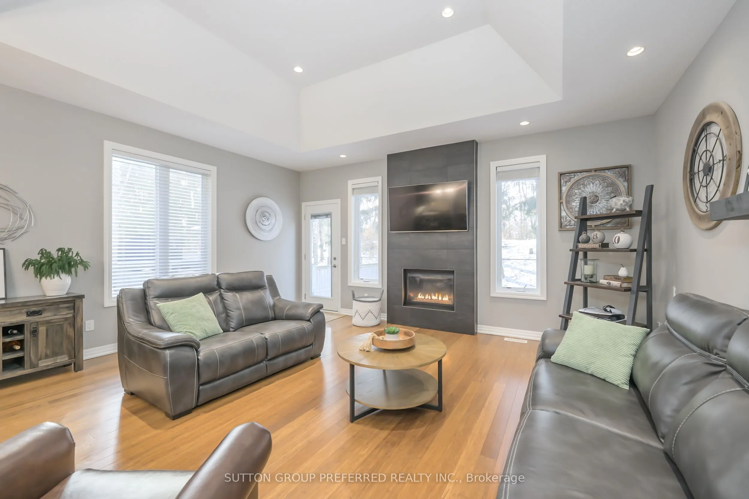 21 Caverhill Crescent