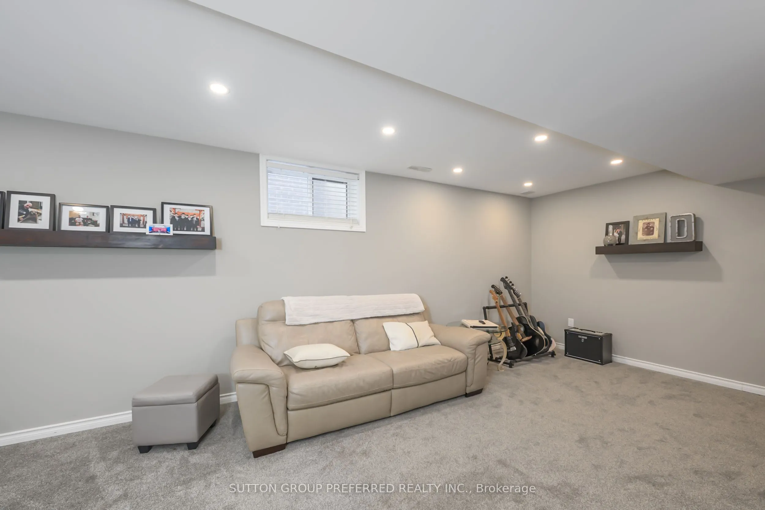 21 Caverhill Crescent