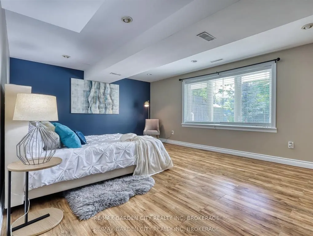 28 MARSDALE Drive