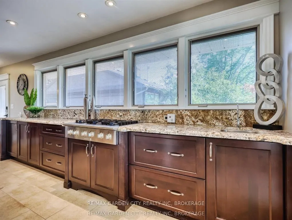 28 MARSDALE Drive