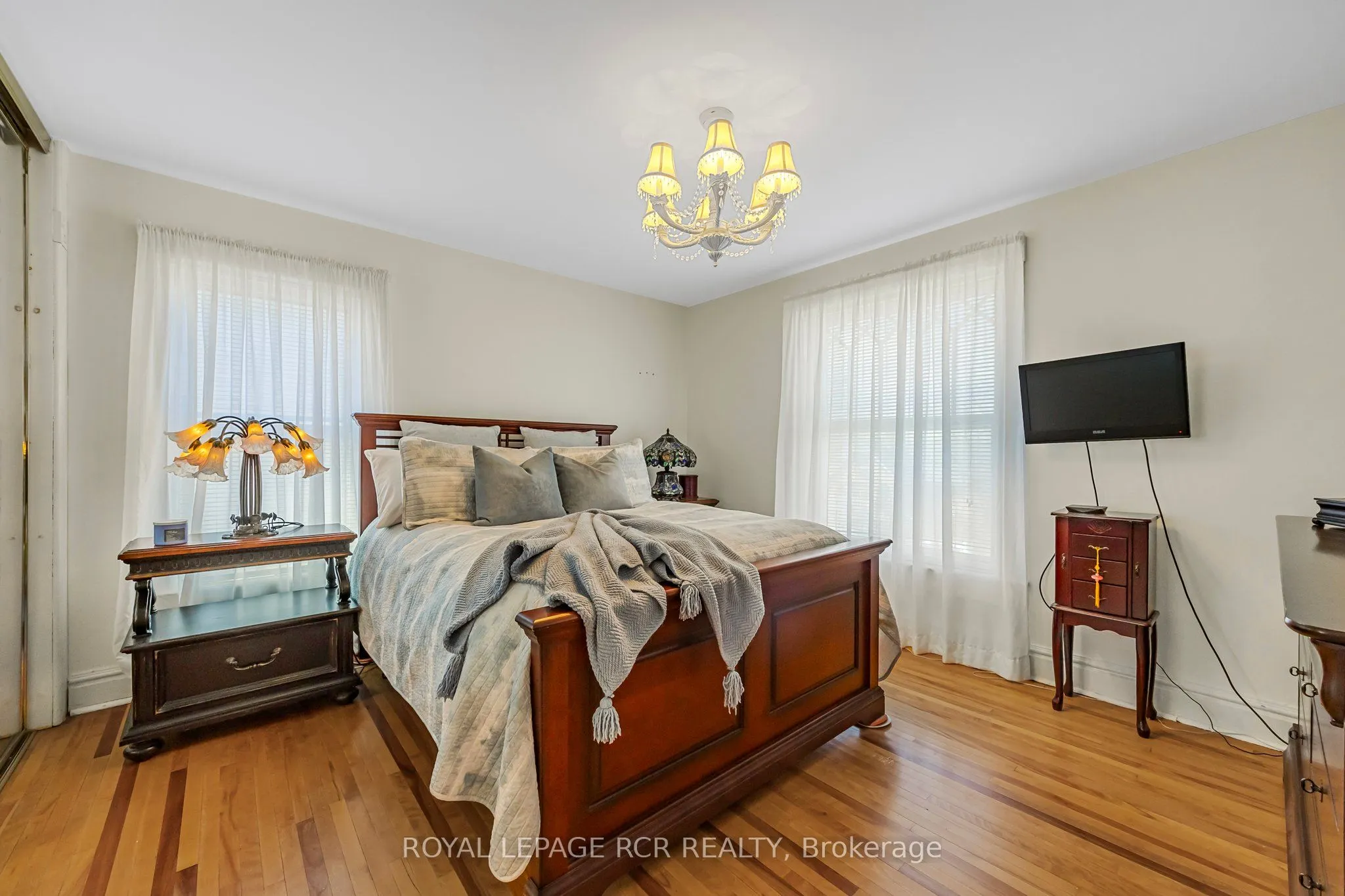 317 Main Street E