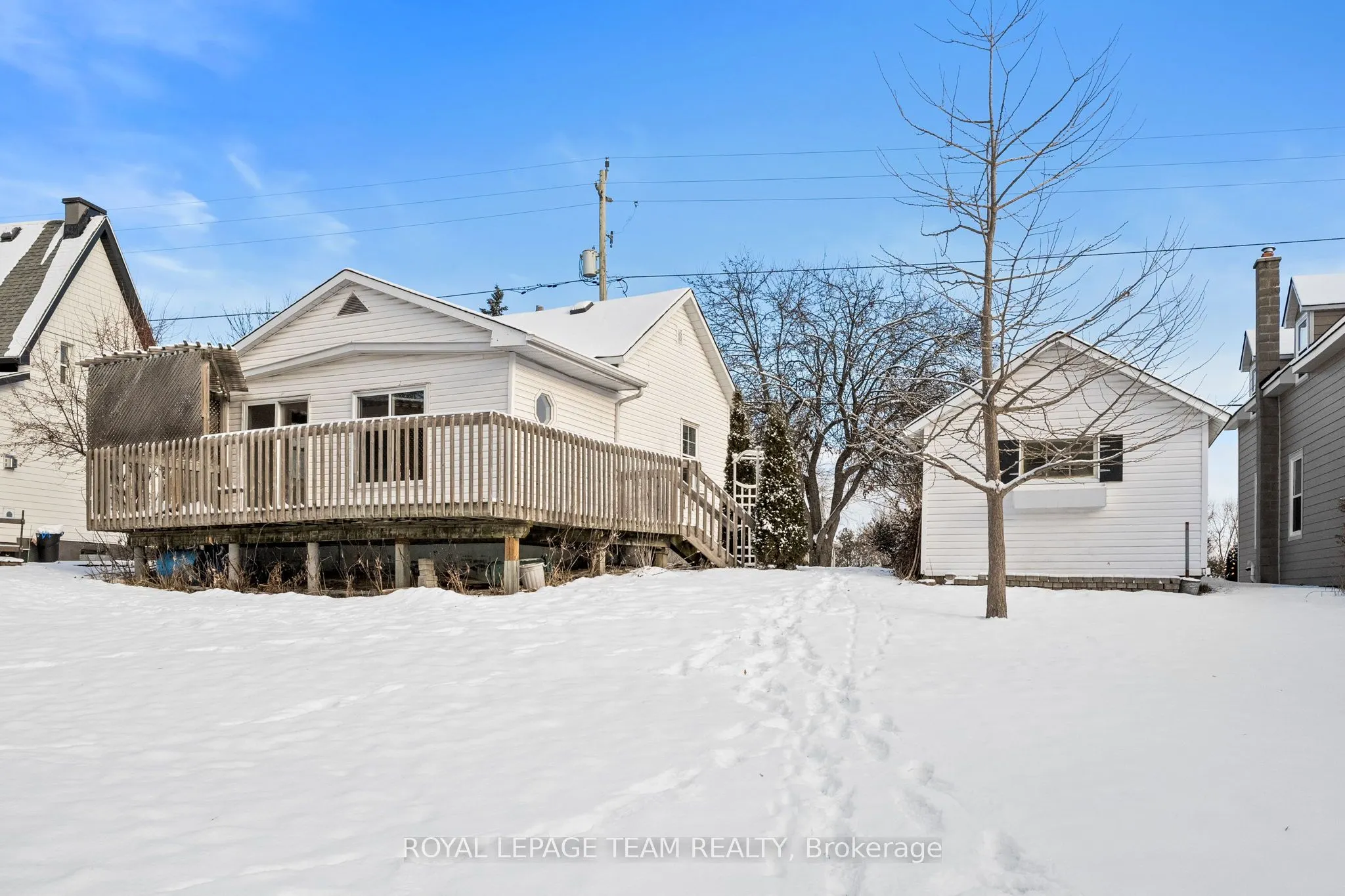 5584 Manotick Main Street