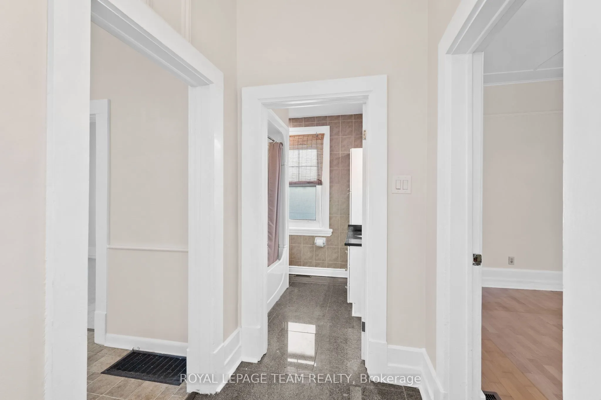 5584 Manotick Main Street