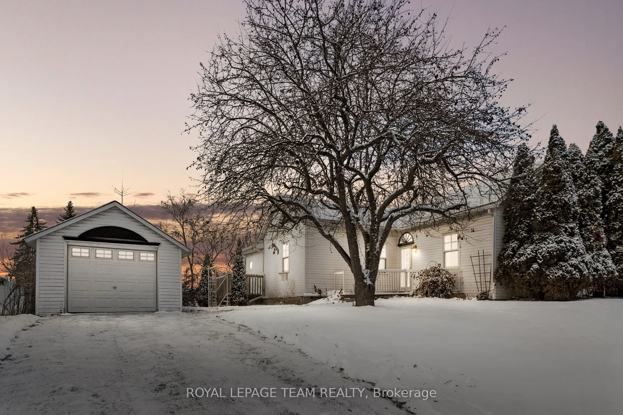 5584 Manotick Main Street